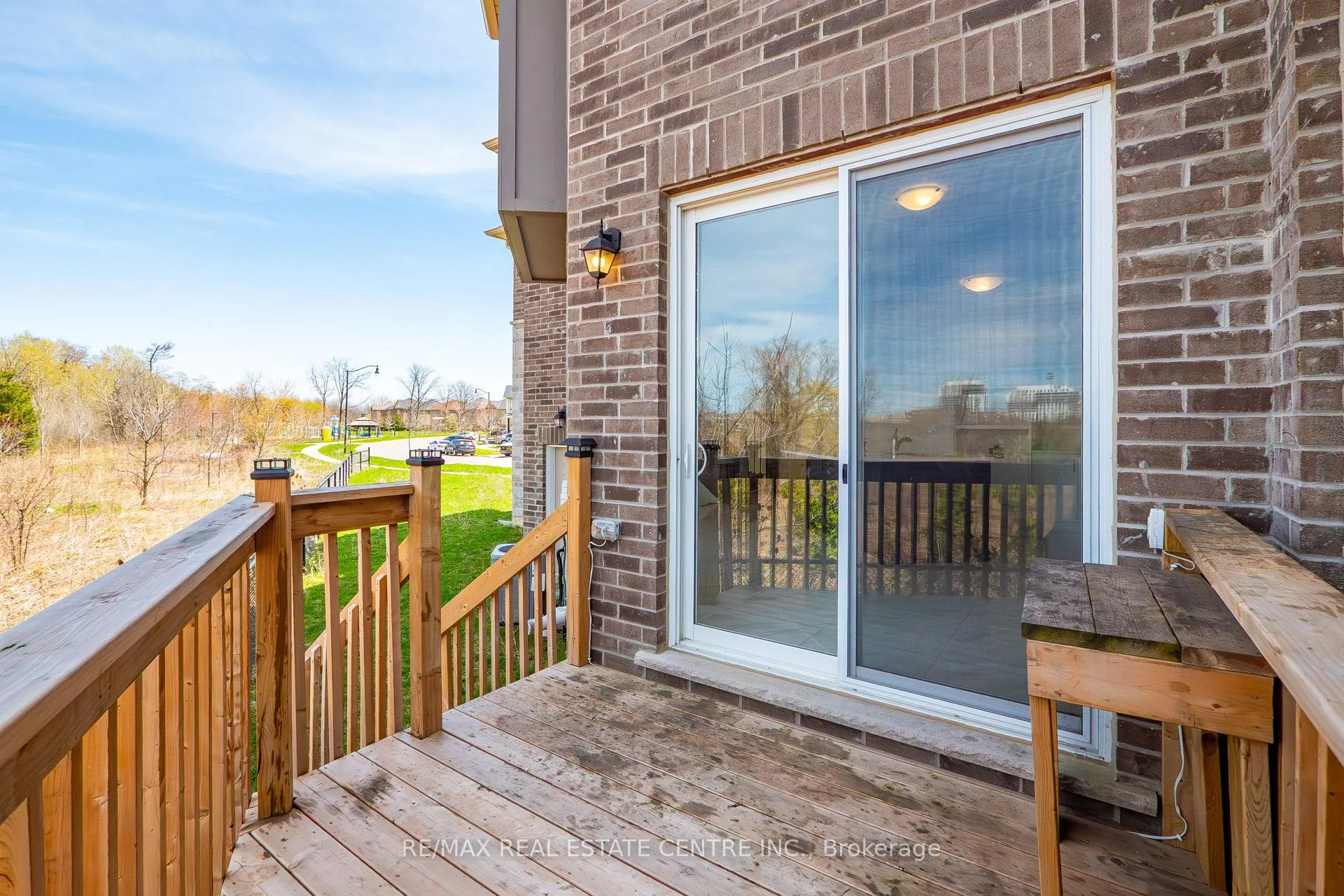 Photo 43 of 423 Royal West Drive, Brampton, Credit Valley — HOMEH