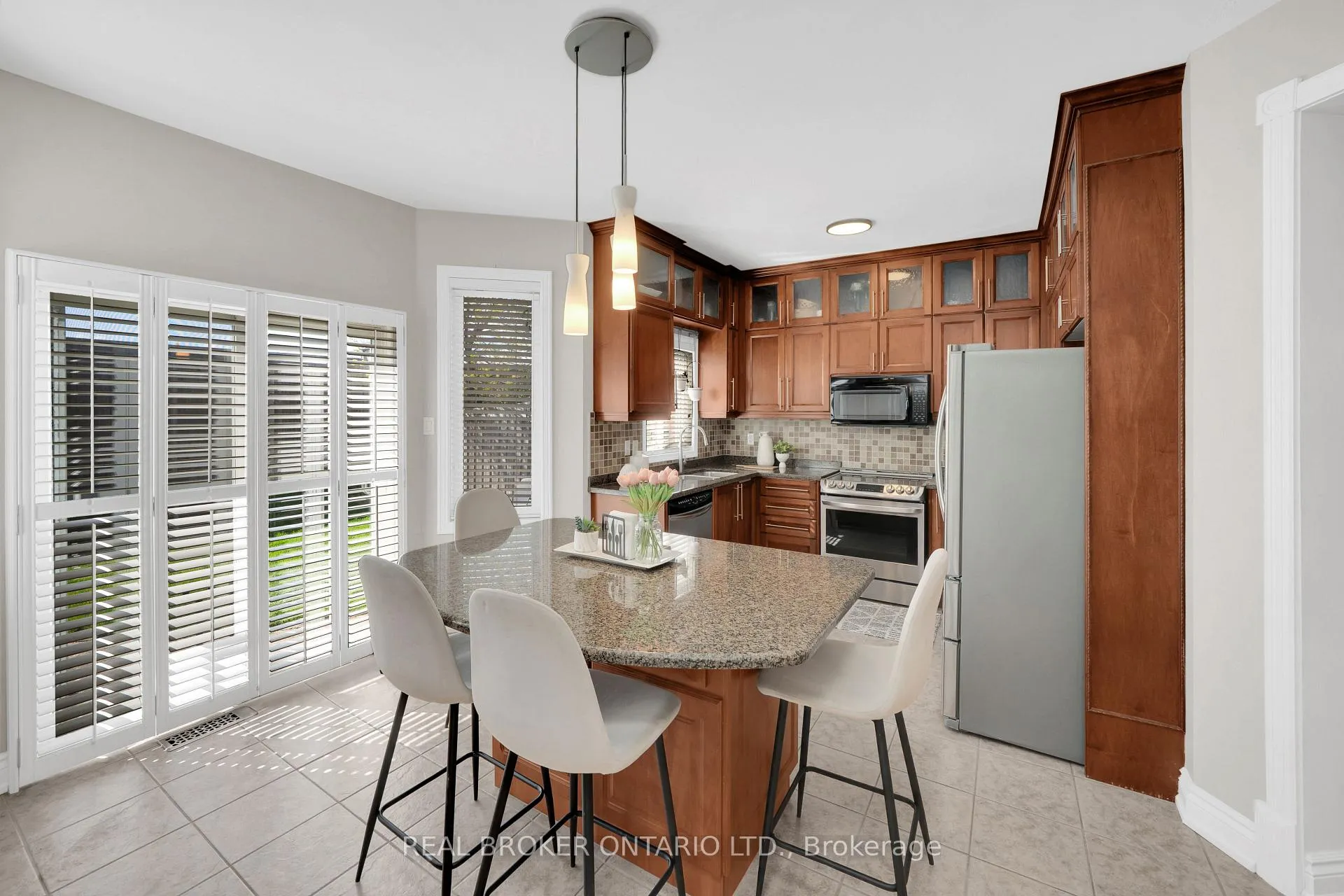 Photo 3 of 217 Ellis Crescent, Milton, Dempsey — HOMEH