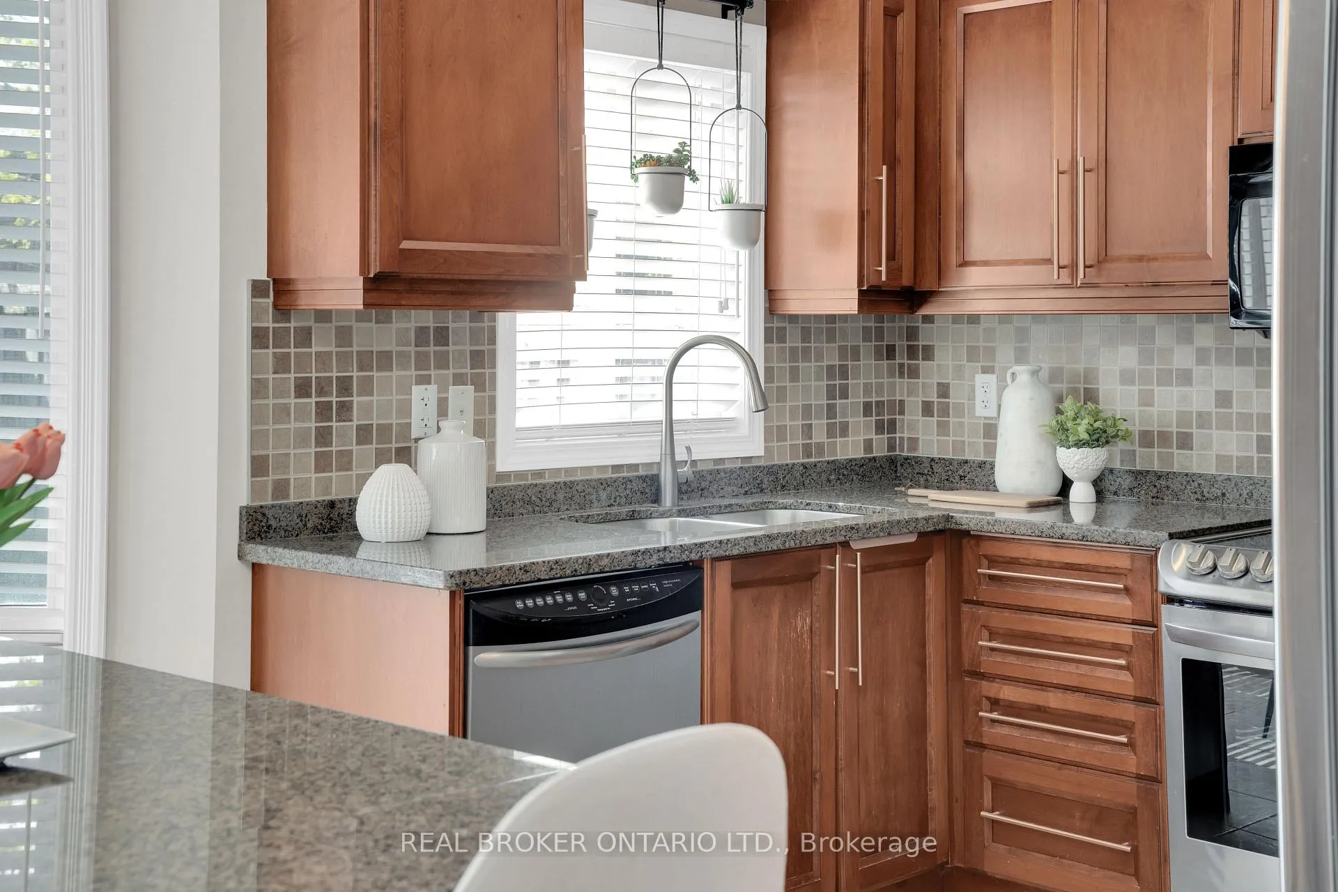 Photo 5 of 217 Ellis Crescent, Milton, Dempsey — HOMEH