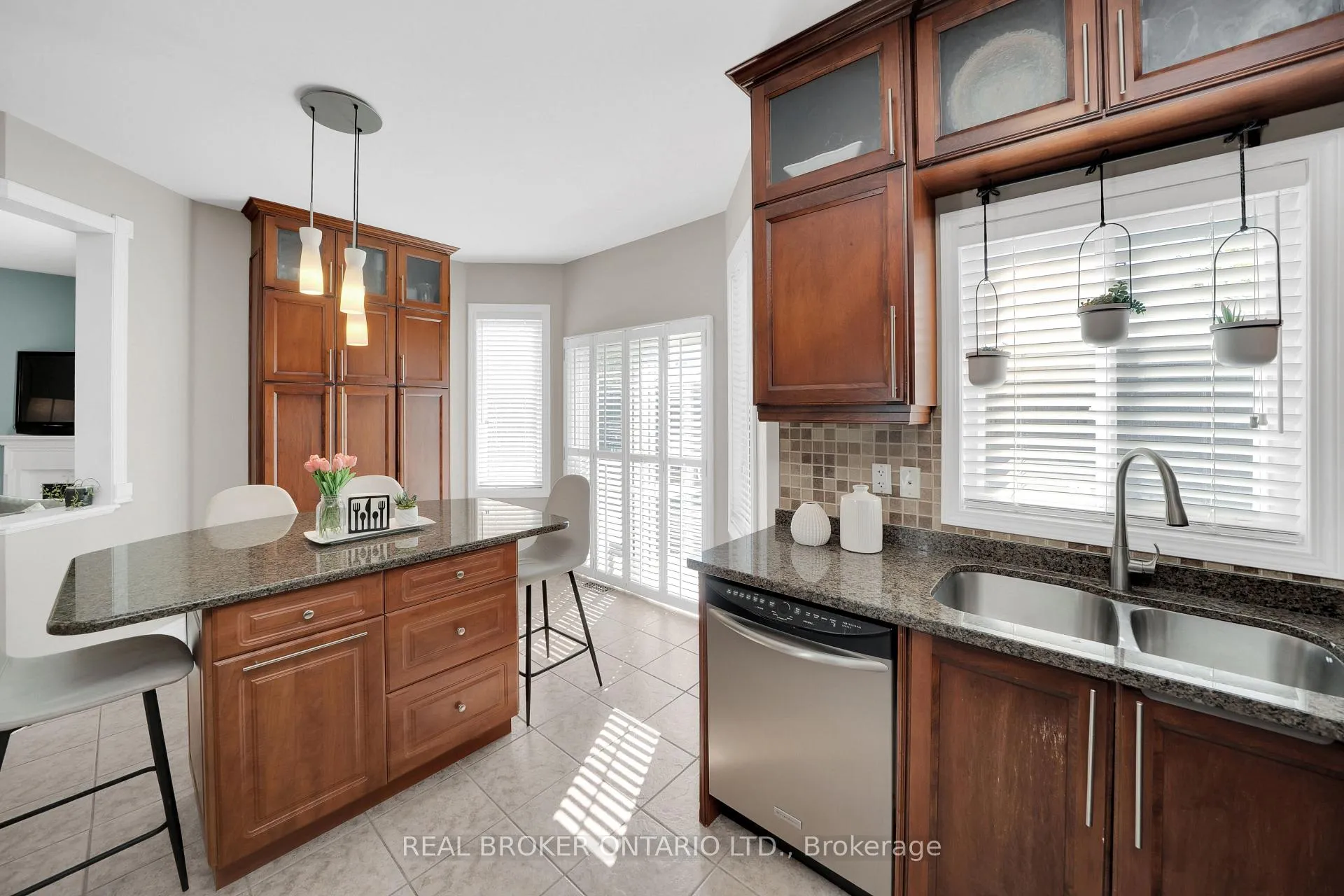 Photo 6 of 217 Ellis Crescent, Milton, Dempsey — HOMEH