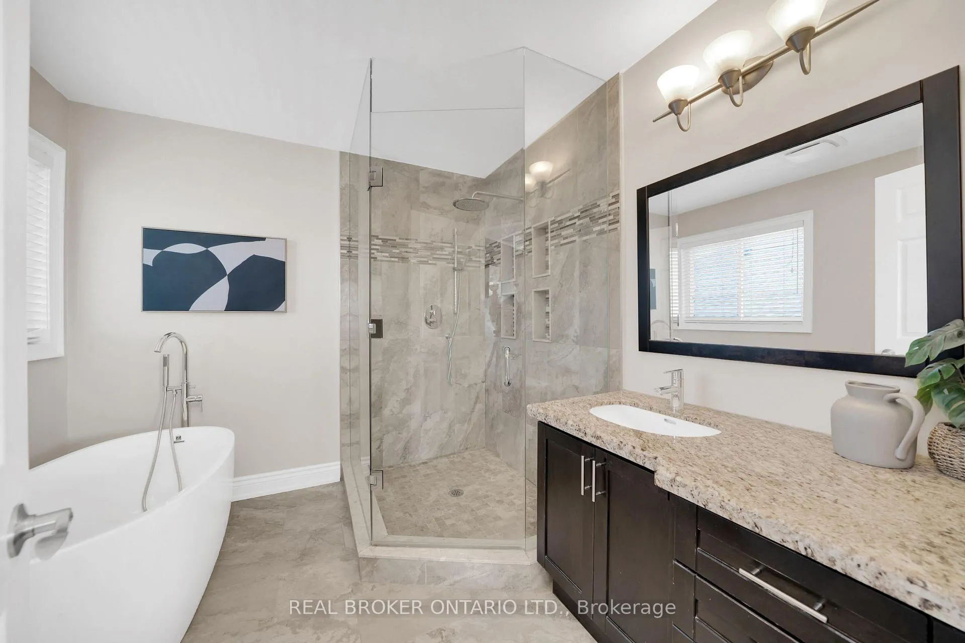 Photo 18 of 217 Ellis Crescent, Milton, Dempsey — HOMEH