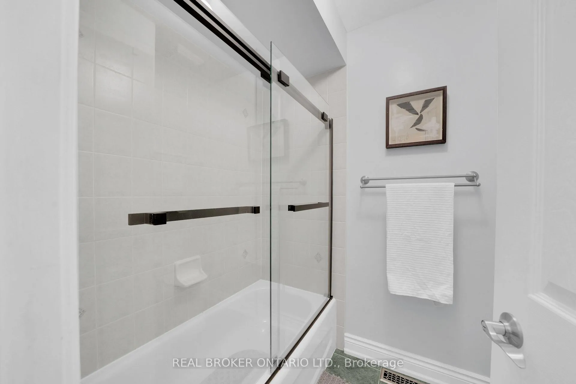 Photo 22 of 217 Ellis Crescent, Milton, Dempsey — HOMEH