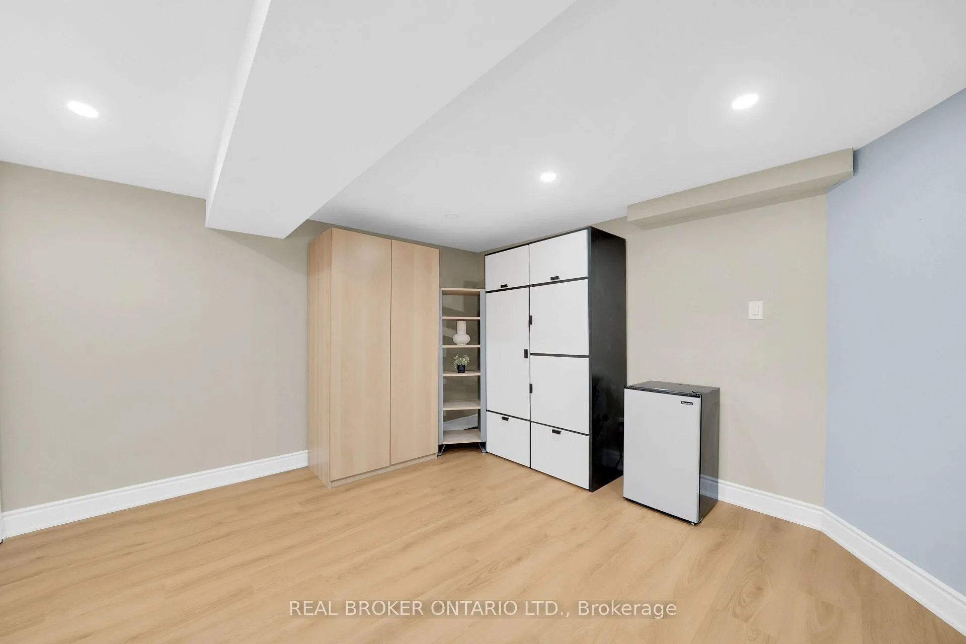 Photo 30 of 217 Ellis Crescent, Milton, Dempsey — HOMEH