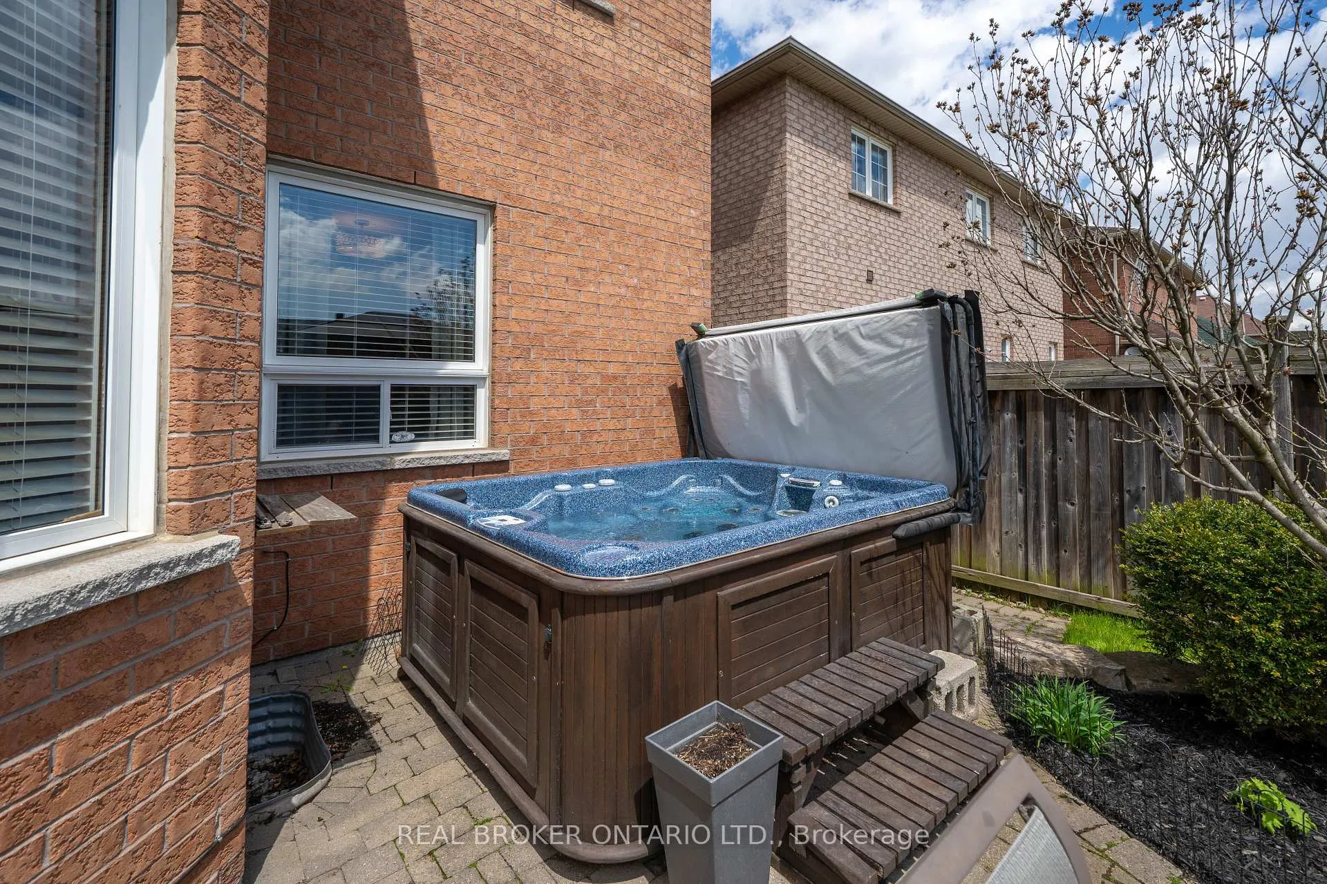 Photo 35 of 217 Ellis Crescent, Milton, Dempsey — HOMEH
