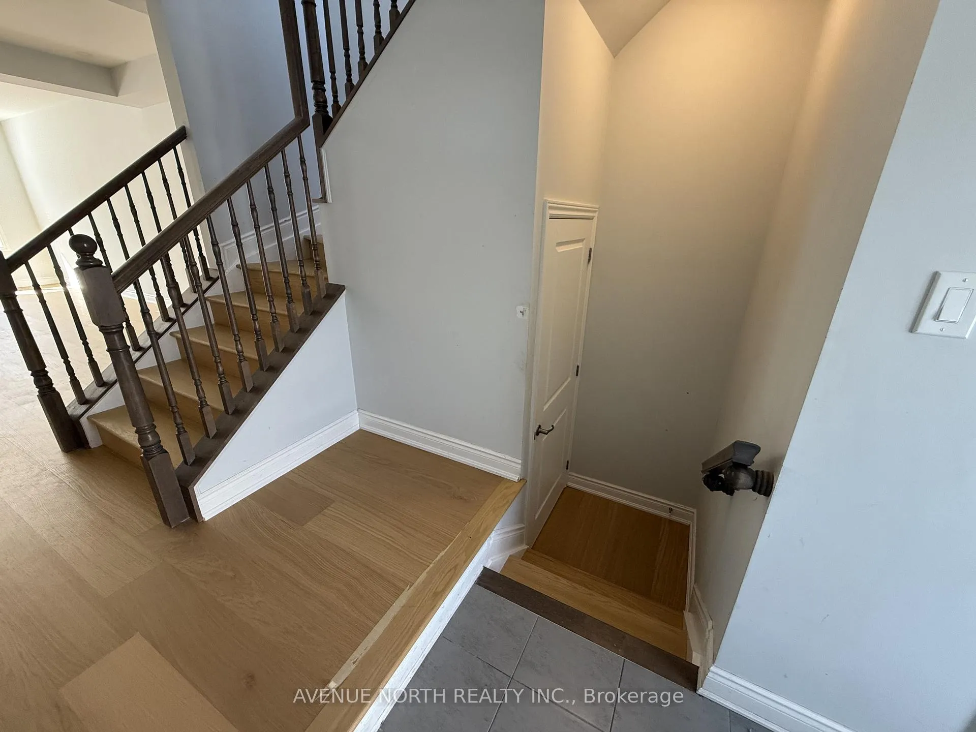 Photo 4 of 569 Rye Grass Way, Ottawa, Barrhaven - Half Moon Bay — HOMEH