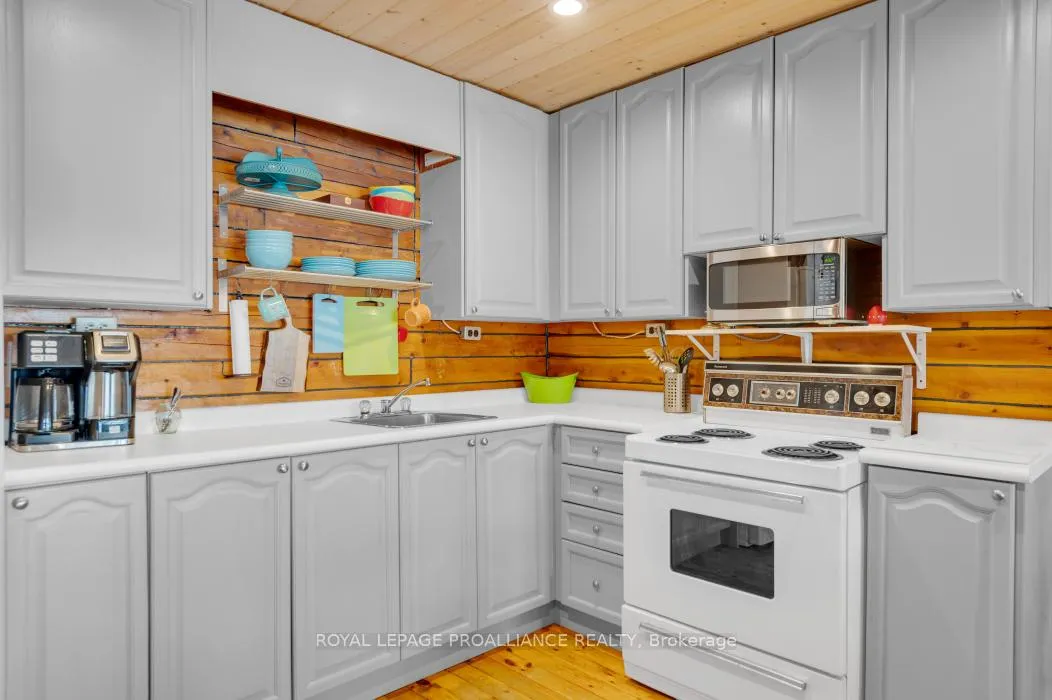 Photo 12 of 10520 Mazinaw Lake Access, Frontenac, Frontenac North — HOMEH