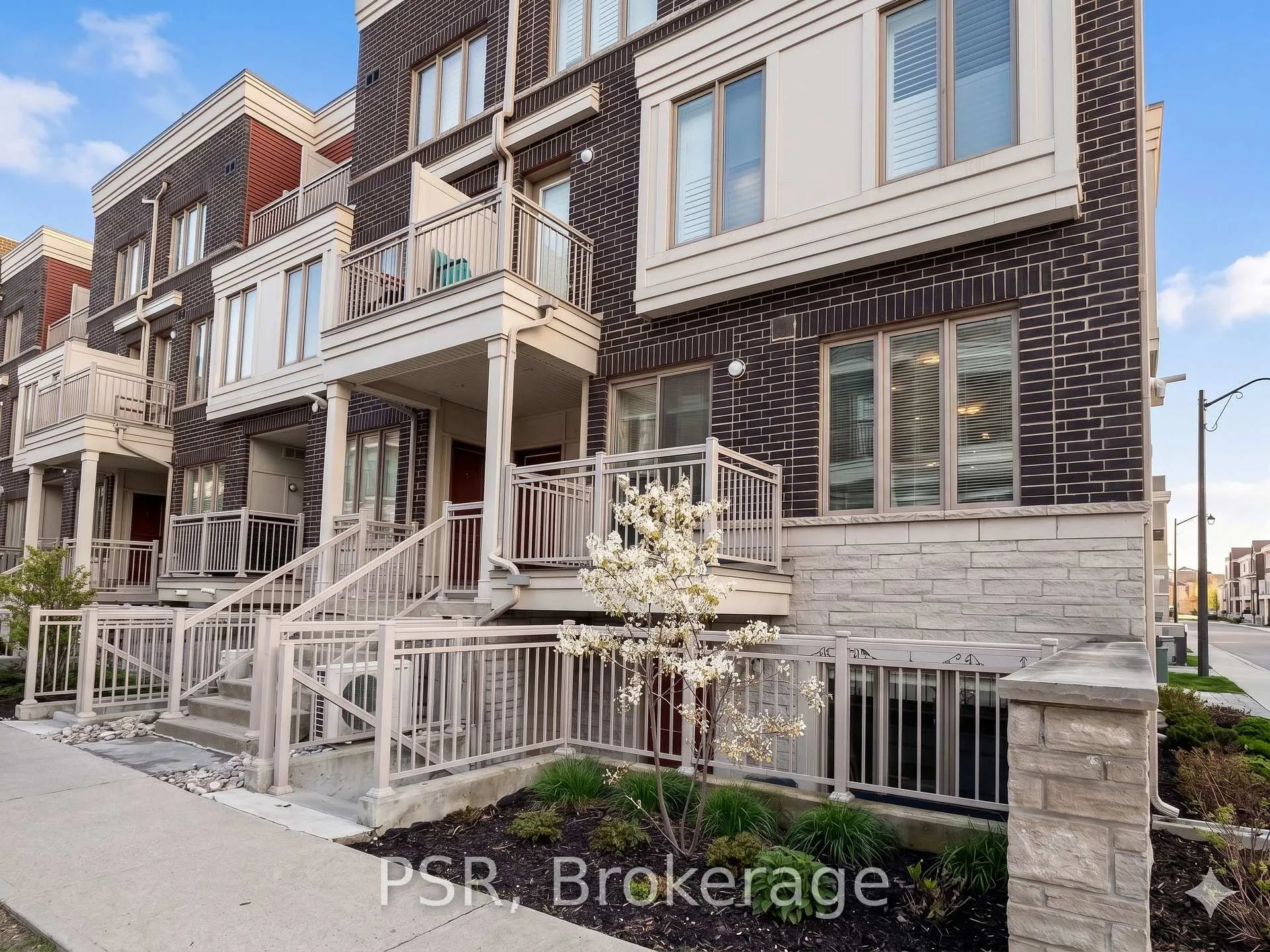 Photo 2 of Unit #2, 120 Long Branch Avenue, Etobicoke, Long Branch — HOMEH