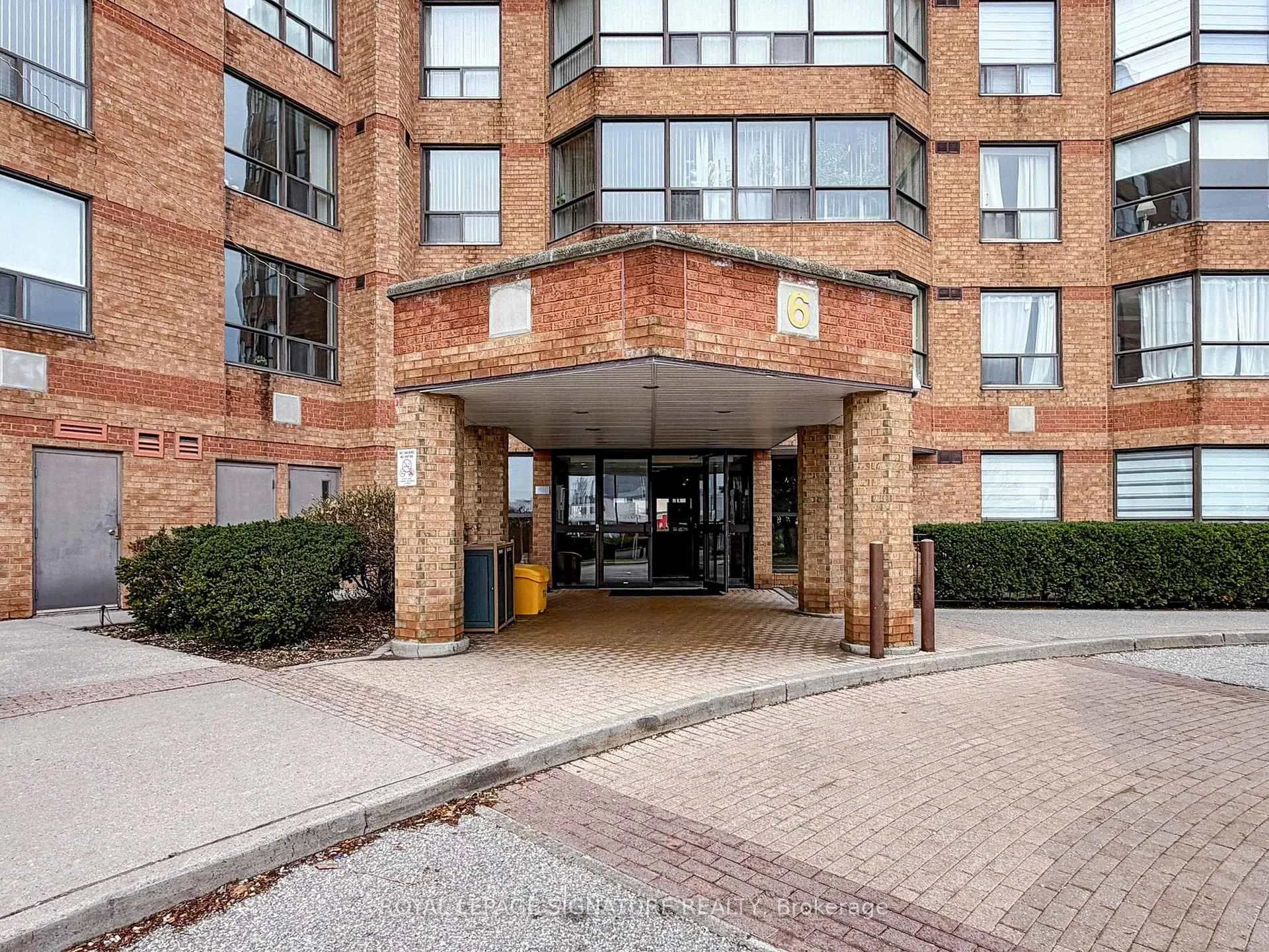Photo 3 of Unit 303, 6 Humberline Drive, Etobicoke, West Humber-Clairville — HOMEH