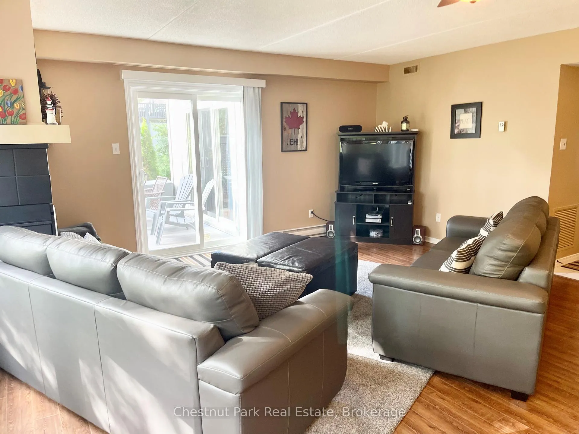 Photo 5 of 812 Suncrest Circle, Collingwood — HOMEH