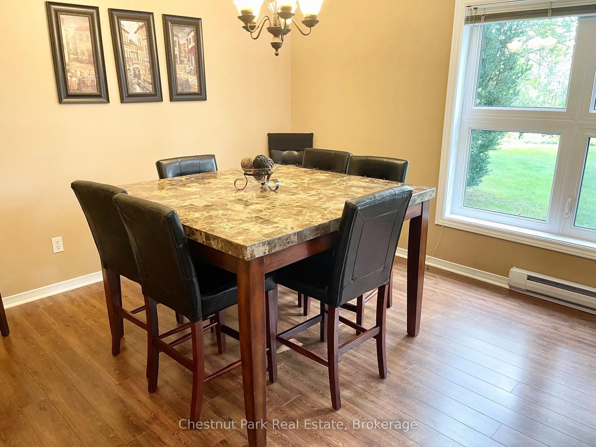 Photo 6 of 812 Suncrest Circle, Collingwood — HOMEH