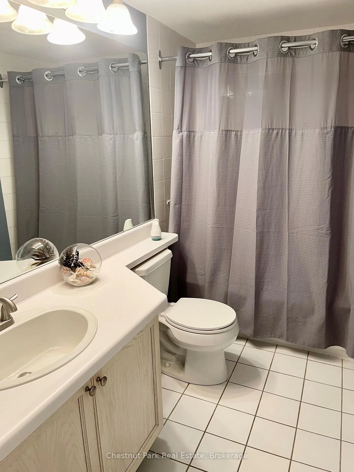 Photo 7 of 812 Suncrest Circle, Collingwood — HOMEH