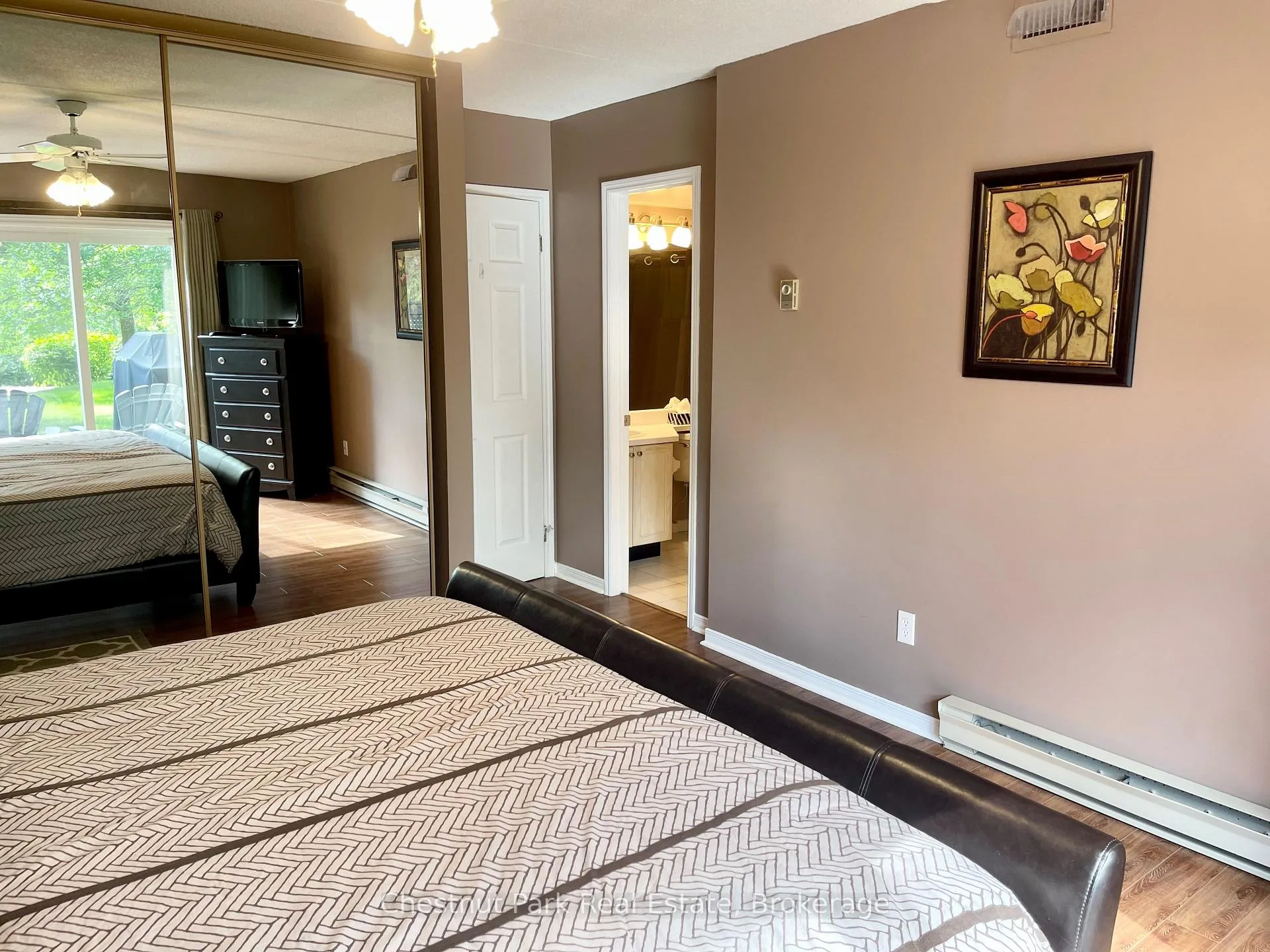 Photo 8 of 812 Suncrest Circle, Collingwood — HOMEH