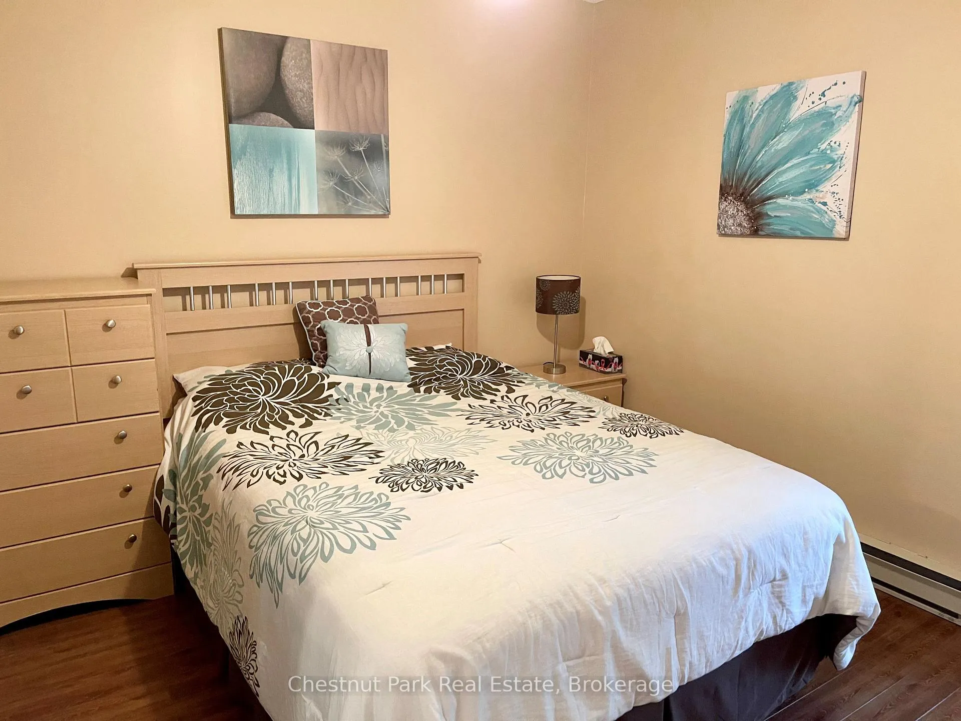 Photo 9 of 812 Suncrest Circle, Collingwood — HOMEH
