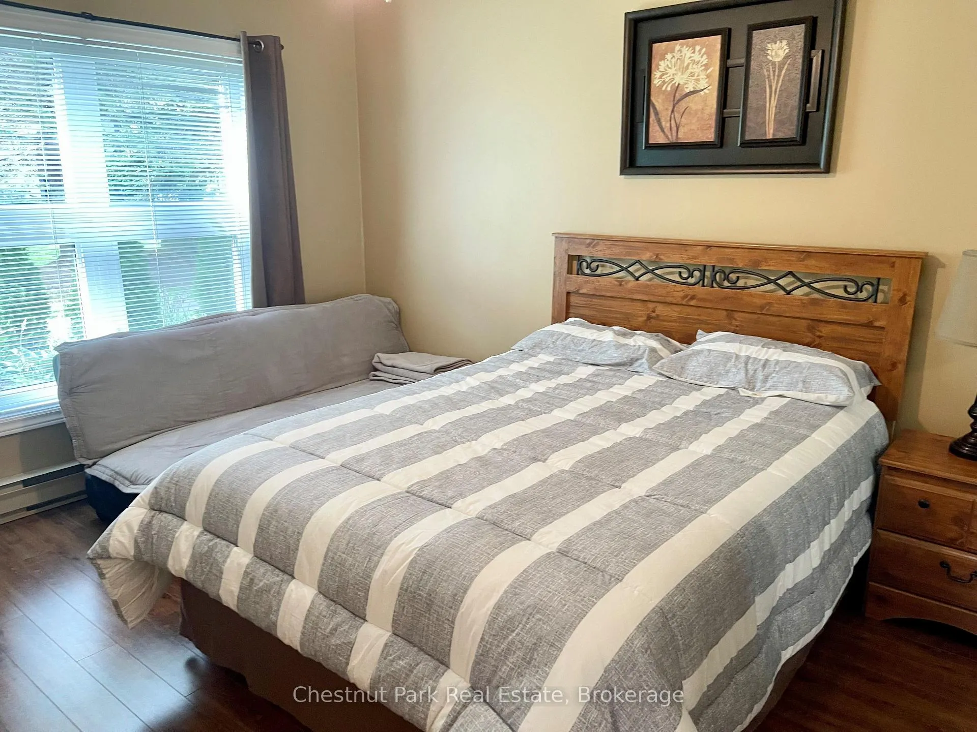 Photo 10 of 812 Suncrest Circle, Collingwood — HOMEH