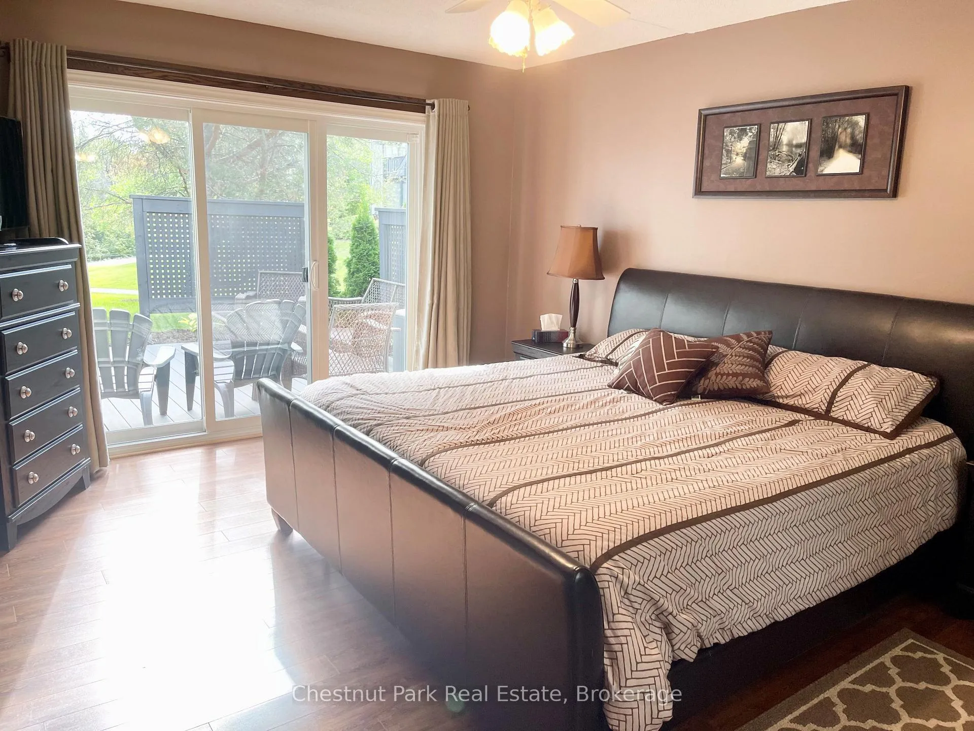 Photo 11 of 812 Suncrest Circle, Collingwood — HOMEH
