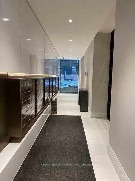Photo 3 of Unit 3705, 39 Roehampton Avenue, Toronto, Mount Pleasant West — HOMEH
