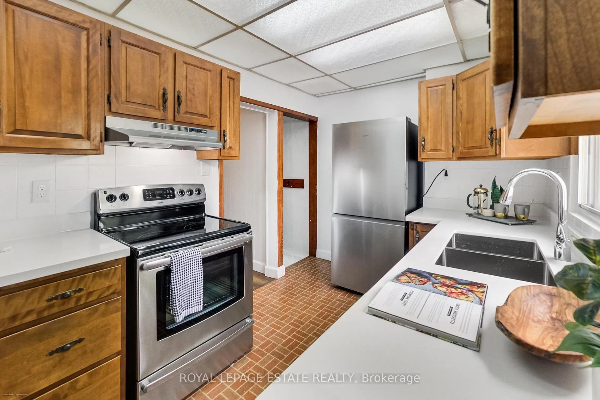 Photo 10 of 145 Hillingdon Avenue, Toronto, Woodbine Corridor — HOMEH