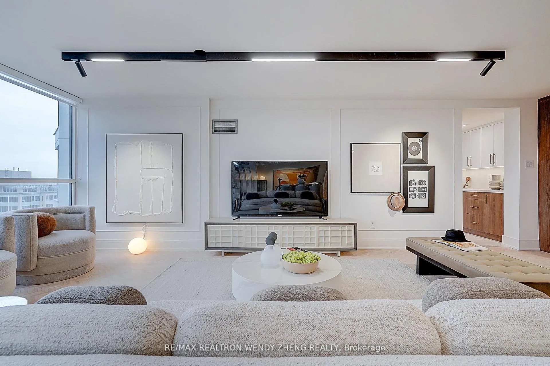 Photo 3 of Unit 608, 1 Clark Avenue W, Vaughan, Crestwood-Springfarm-Yorkhill — HOMEH