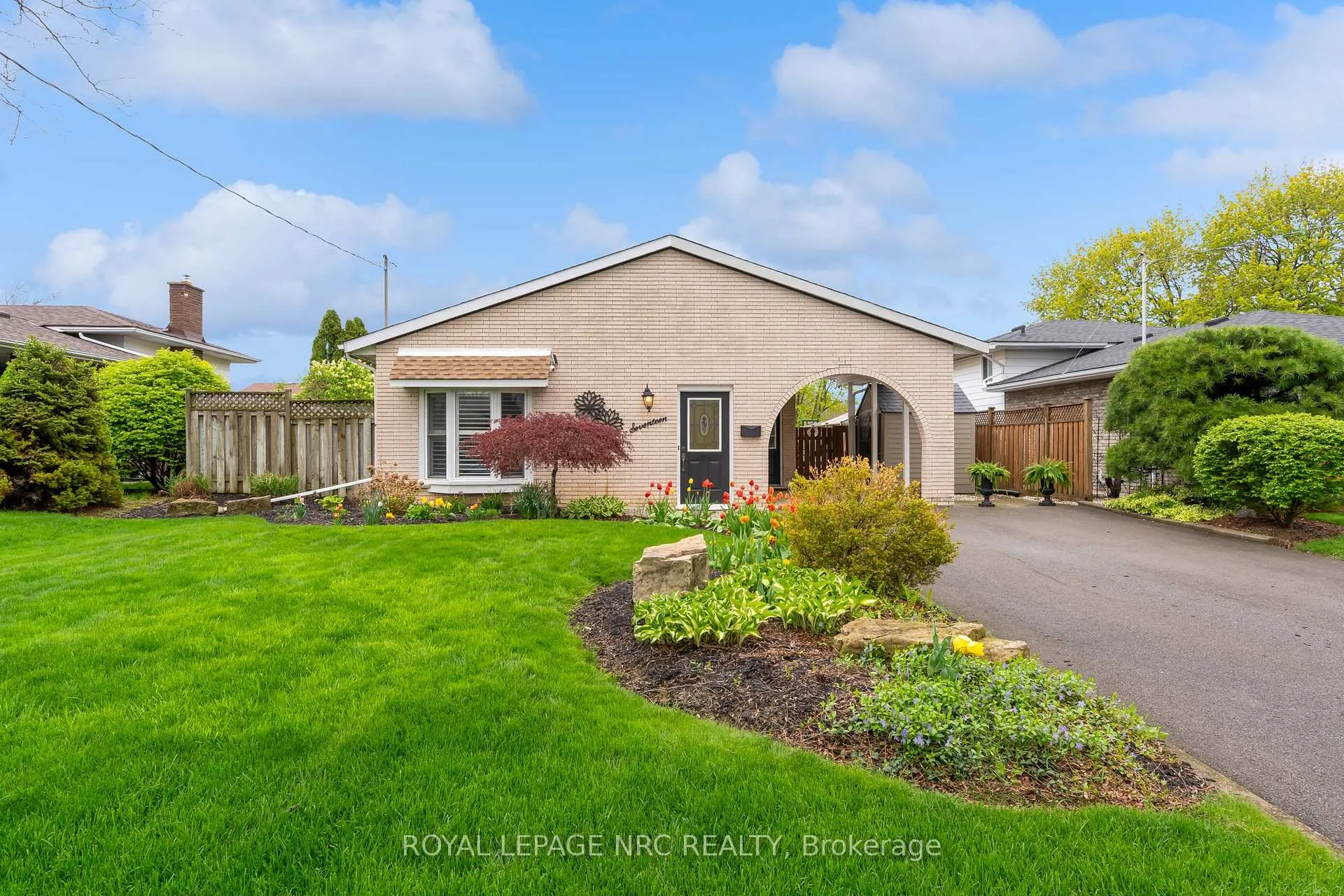Photo 1 of 17 Baraniuk Street, St. Catharines, Lakeport — HOMEH