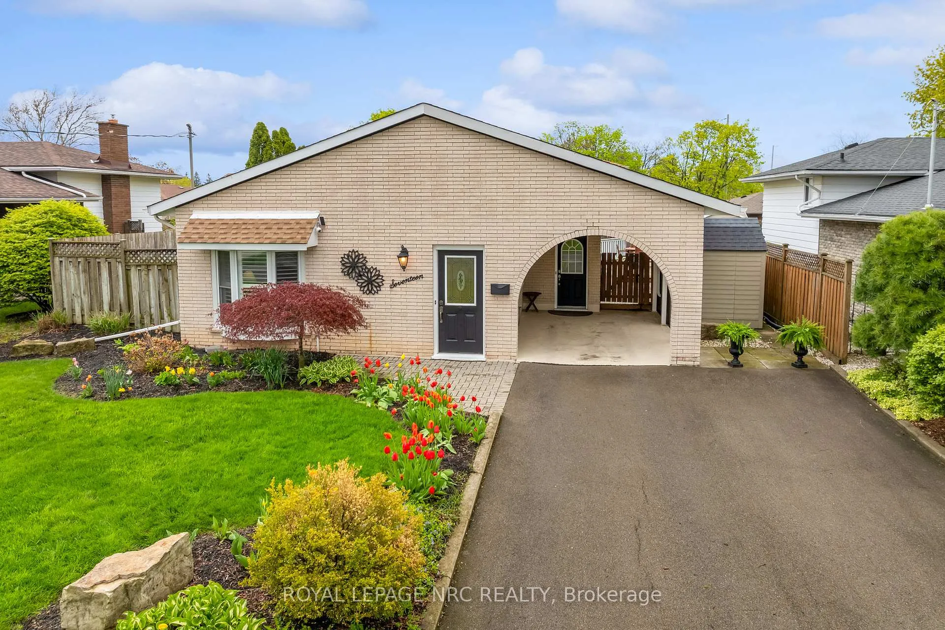Photo 2 of 17 Baraniuk Street, St. Catharines, Lakeport — HOMEH