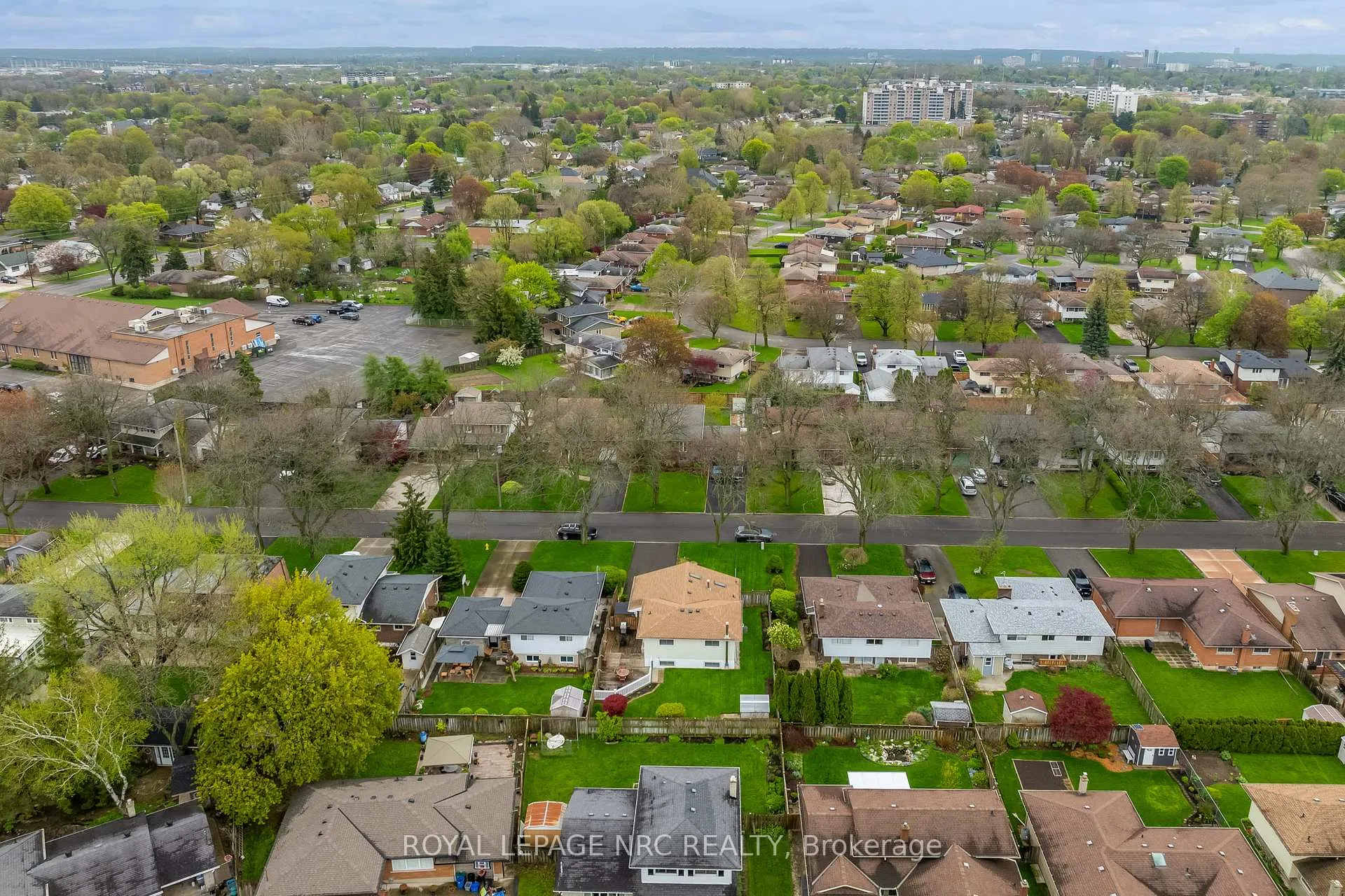 Photo 4 of 17 Baraniuk Street, St. Catharines, Lakeport — HOMEH