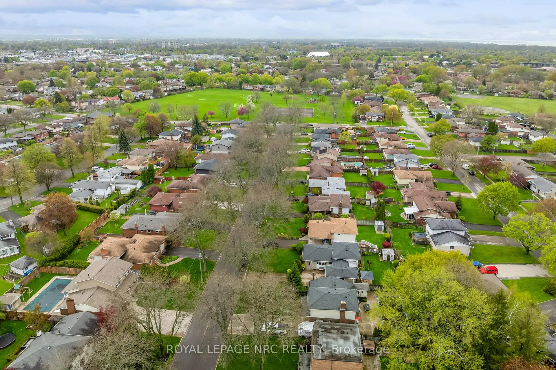 Photo 5 of 17 Baraniuk Street, St. Catharines, Lakeport — HOMEH