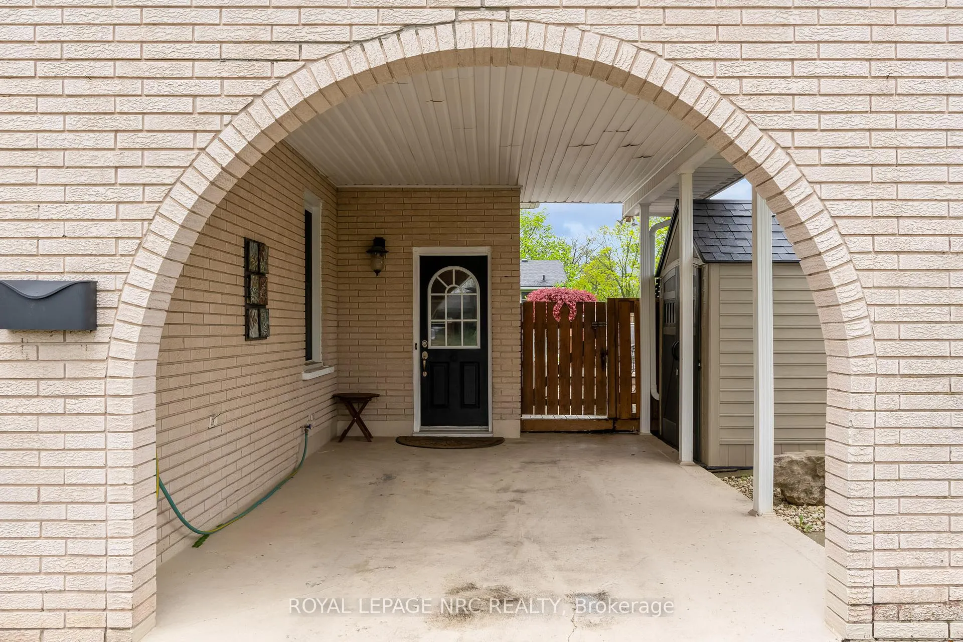 Photo 8 of 17 Baraniuk Street, St. Catharines, Lakeport — HOMEH
