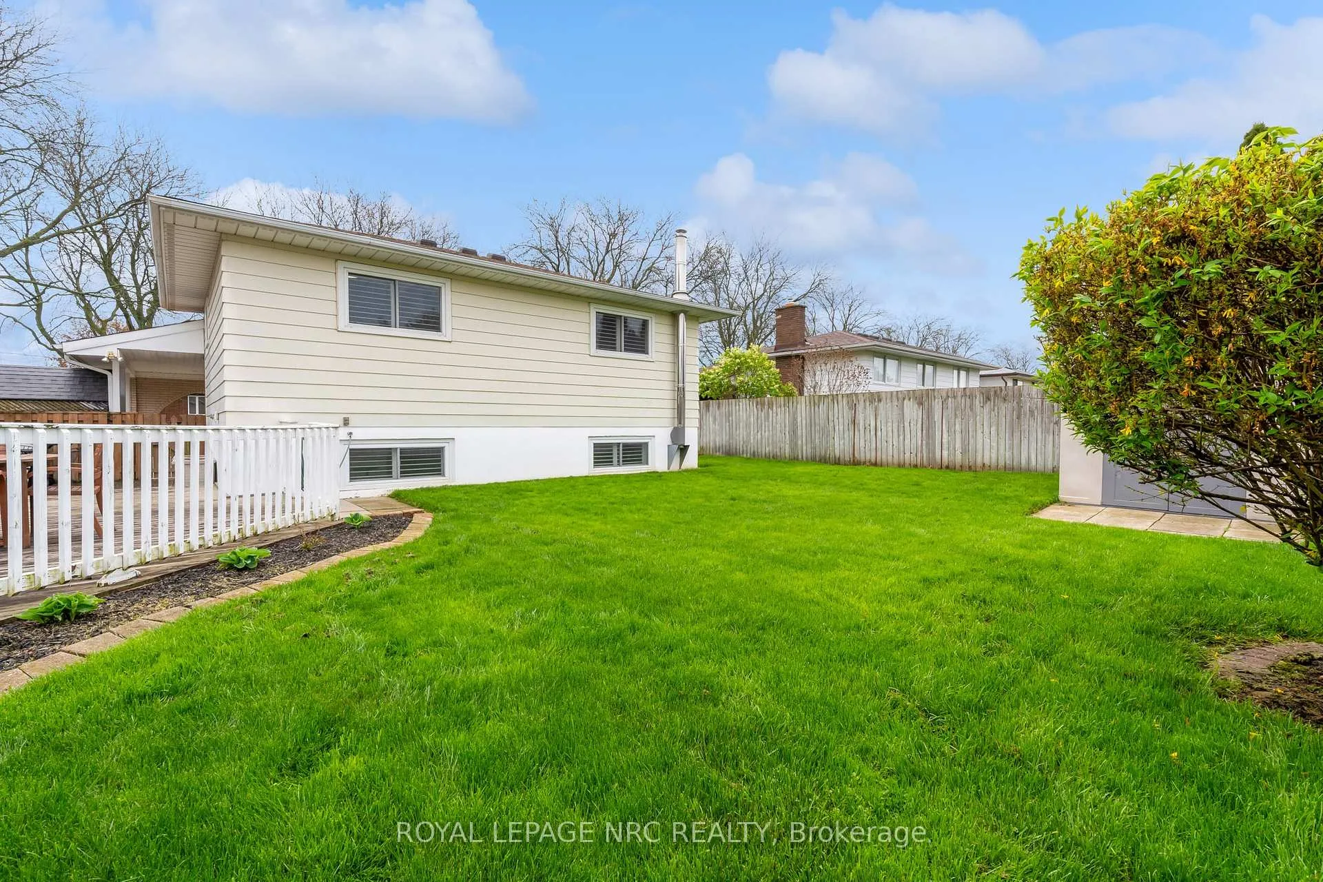 Photo 11 of 17 Baraniuk Street, St. Catharines, Lakeport — HOMEH