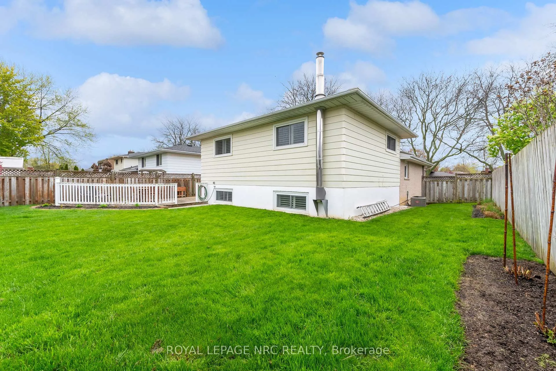 Photo 12 of 17 Baraniuk Street, St. Catharines, Lakeport — HOMEH