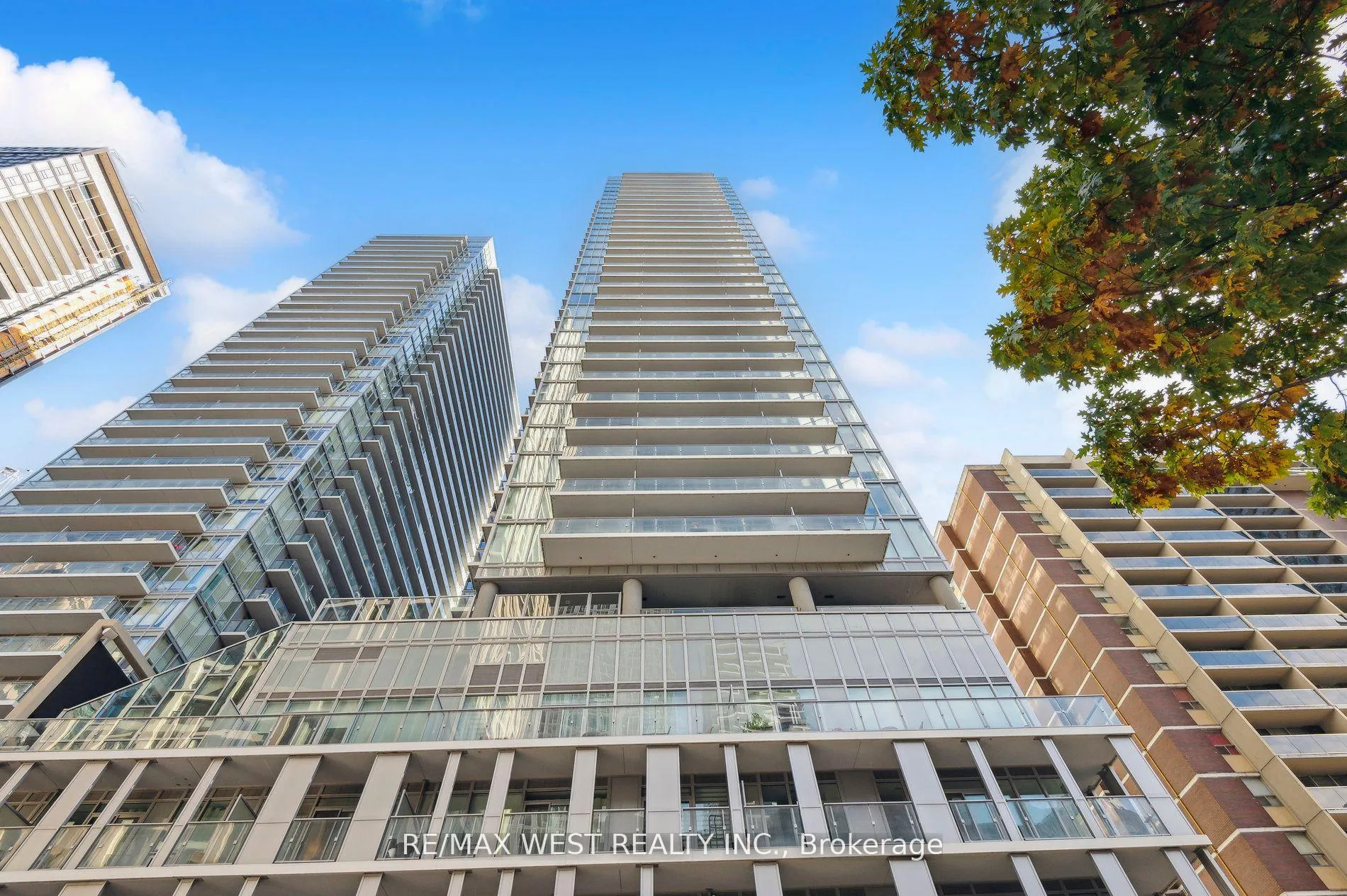 Photo 1 of Unit 2215, 195 Redpath Avenue, Toronto, Mount Pleasant West — HOMEH