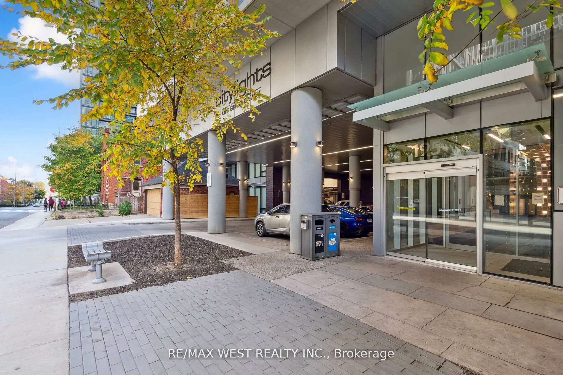 Photo 2 of Unit 2215, 195 Redpath Avenue, Toronto, Mount Pleasant West — HOMEH