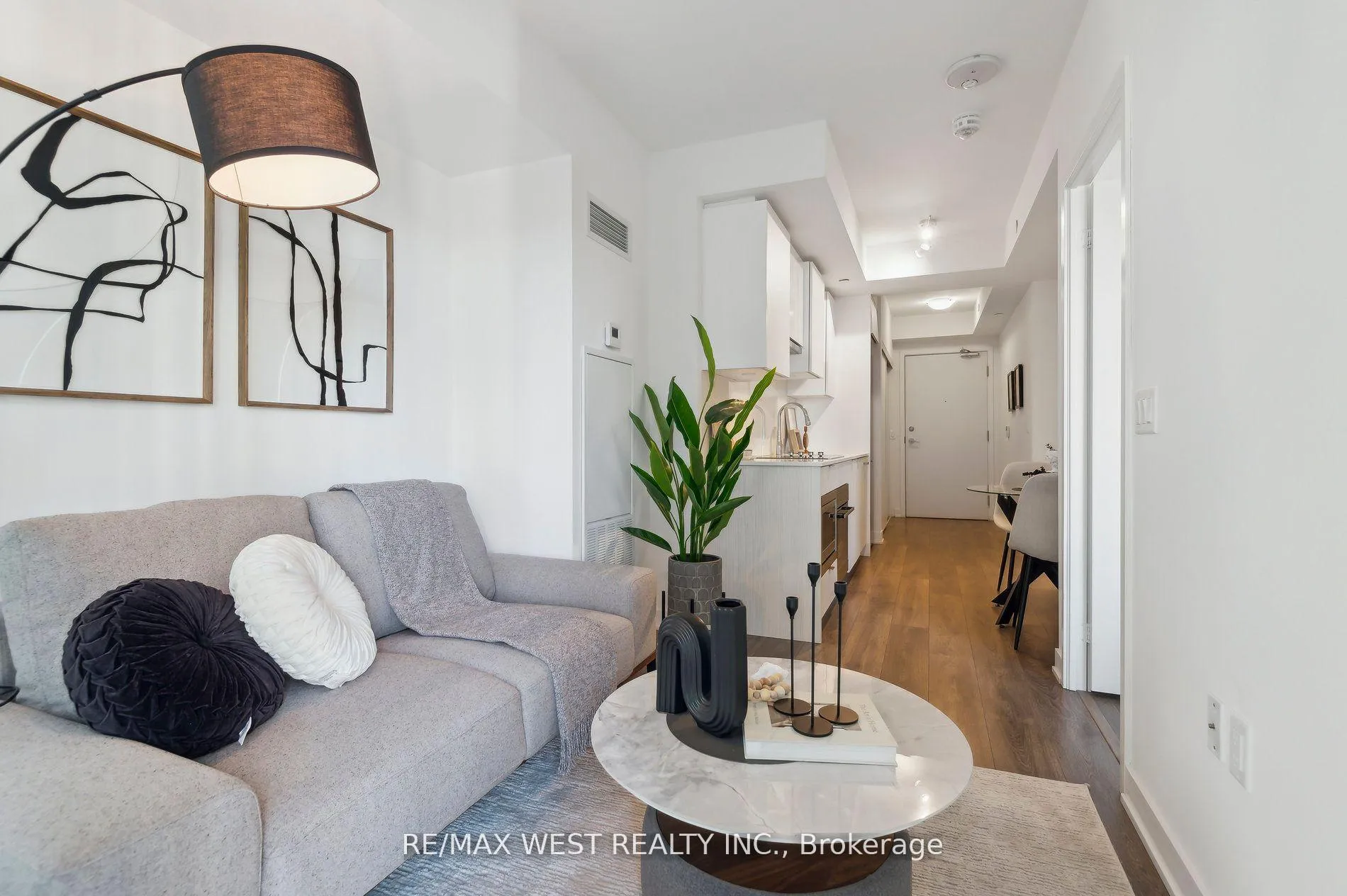 Photo 6 of Unit 2215, 195 Redpath Avenue, Toronto, Mount Pleasant West — HOMEH