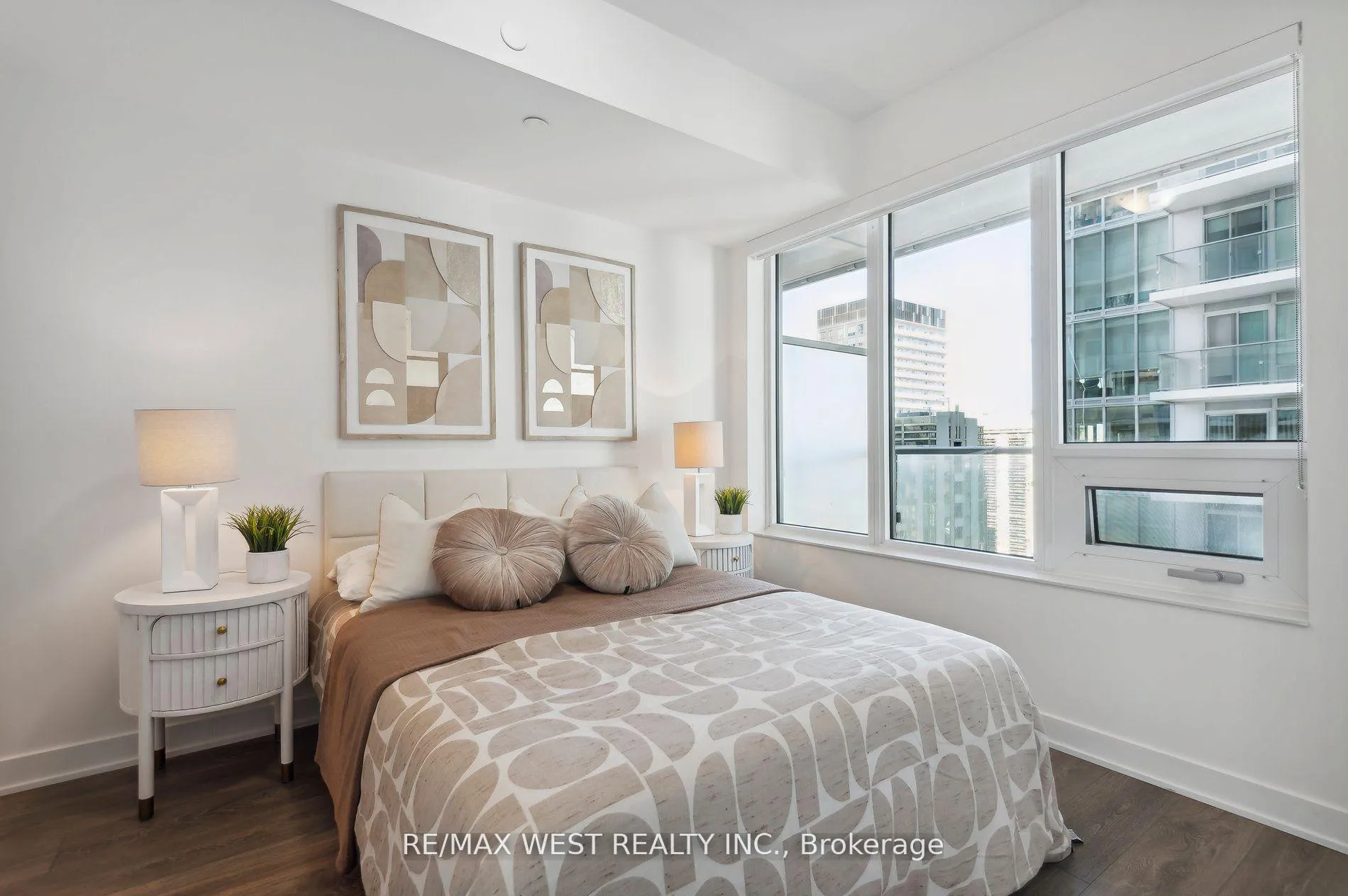 Photo 7 of Unit 2215, 195 Redpath Avenue, Toronto, Mount Pleasant West — HOMEH