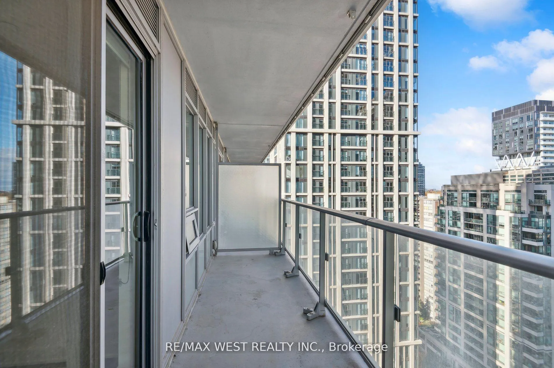 Photo 12 of Unit 2215, 195 Redpath Avenue, Toronto, Mount Pleasant West — HOMEH