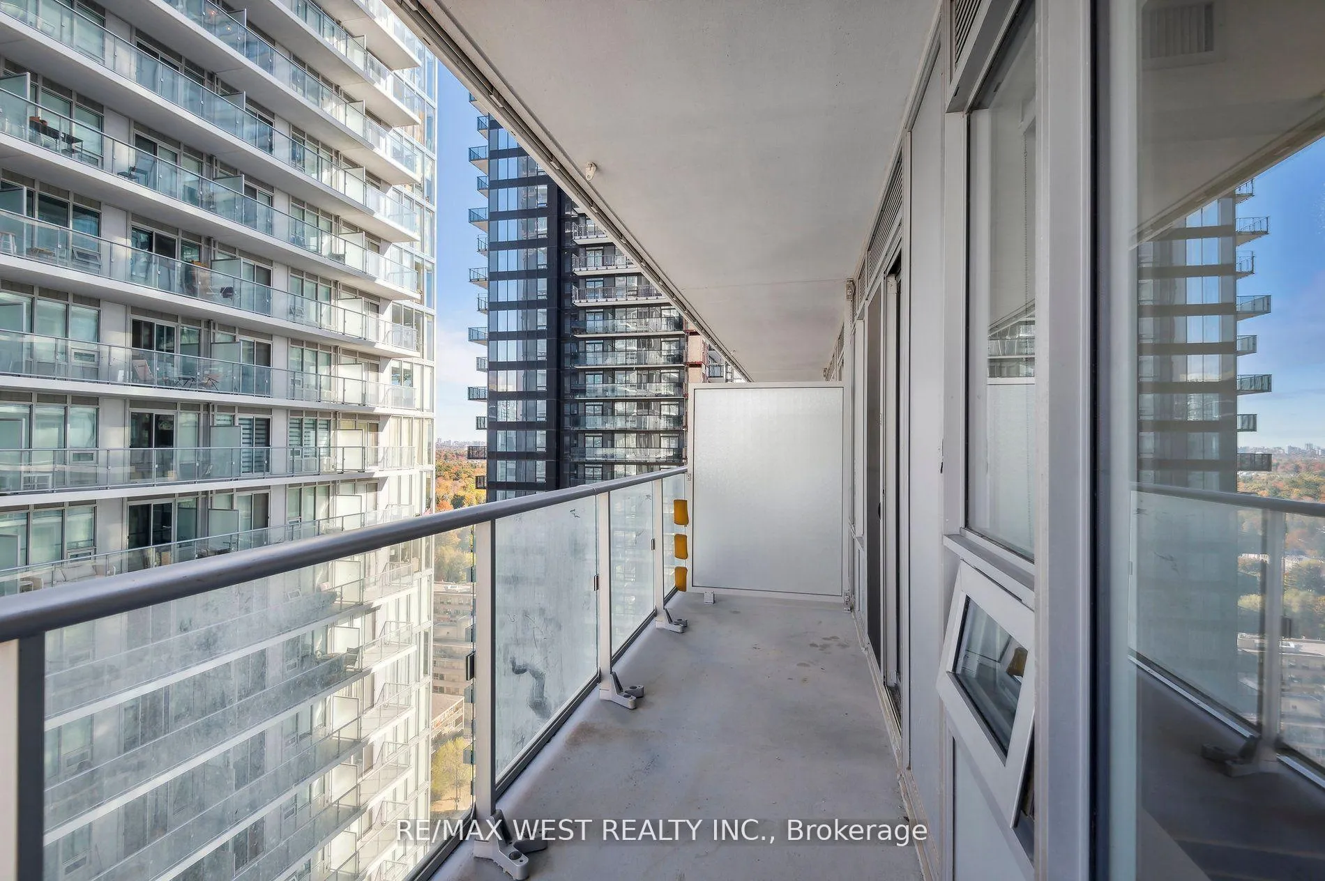 Photo 13 of Unit 2215, 195 Redpath Avenue, Toronto, Mount Pleasant West — HOMEH