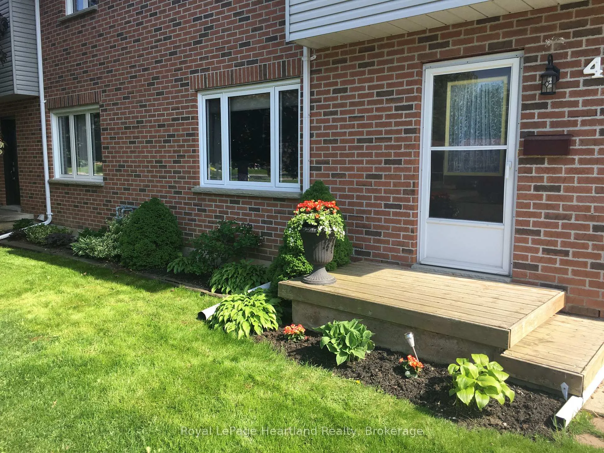 Photo 3 of 49 Wellington Street W, South Huron, Exeter — HOMEH
