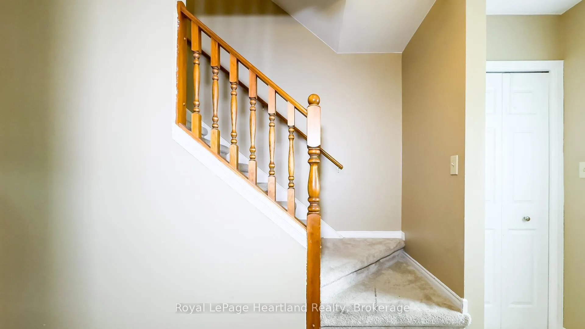 Photo 10 of 49 Wellington Street W, South Huron, Exeter — HOMEH
