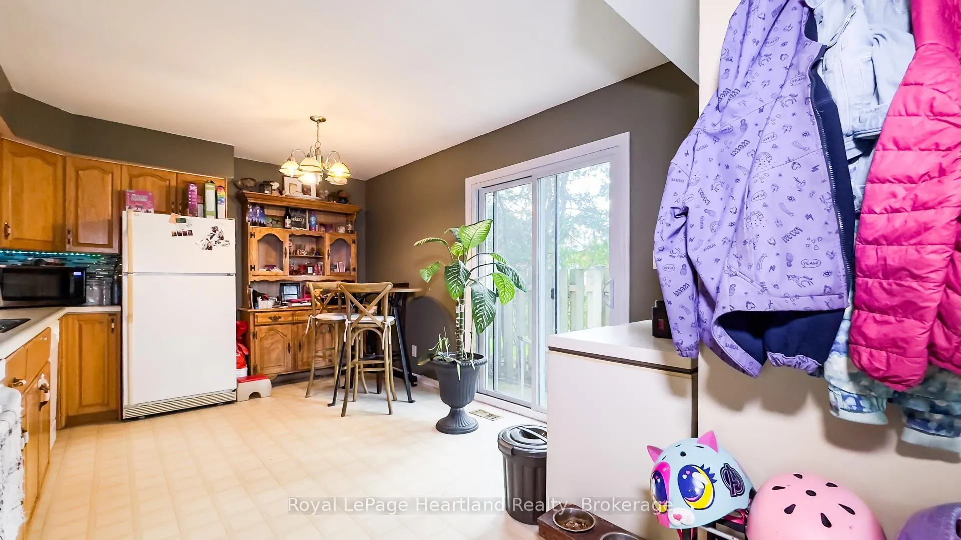 Photo 11 of 49 Wellington Street W, South Huron, Exeter — HOMEH