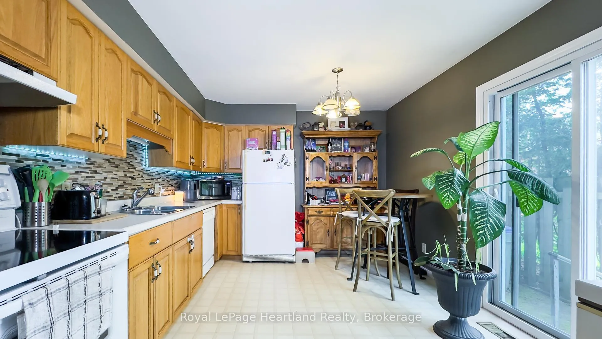 Photo 12 of 49 Wellington Street W, South Huron, Exeter — HOMEH