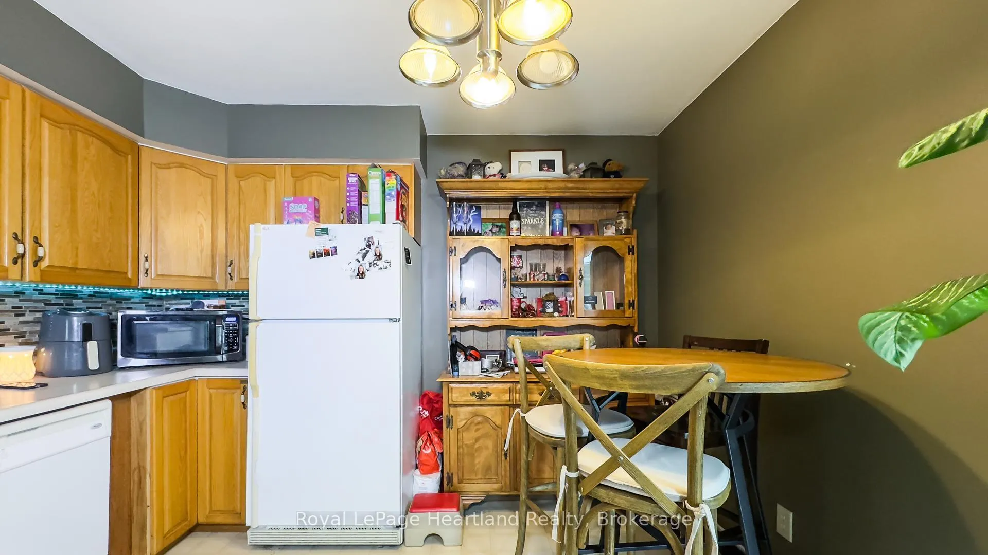 Photo 14 of 49 Wellington Street W, South Huron, Exeter — HOMEH