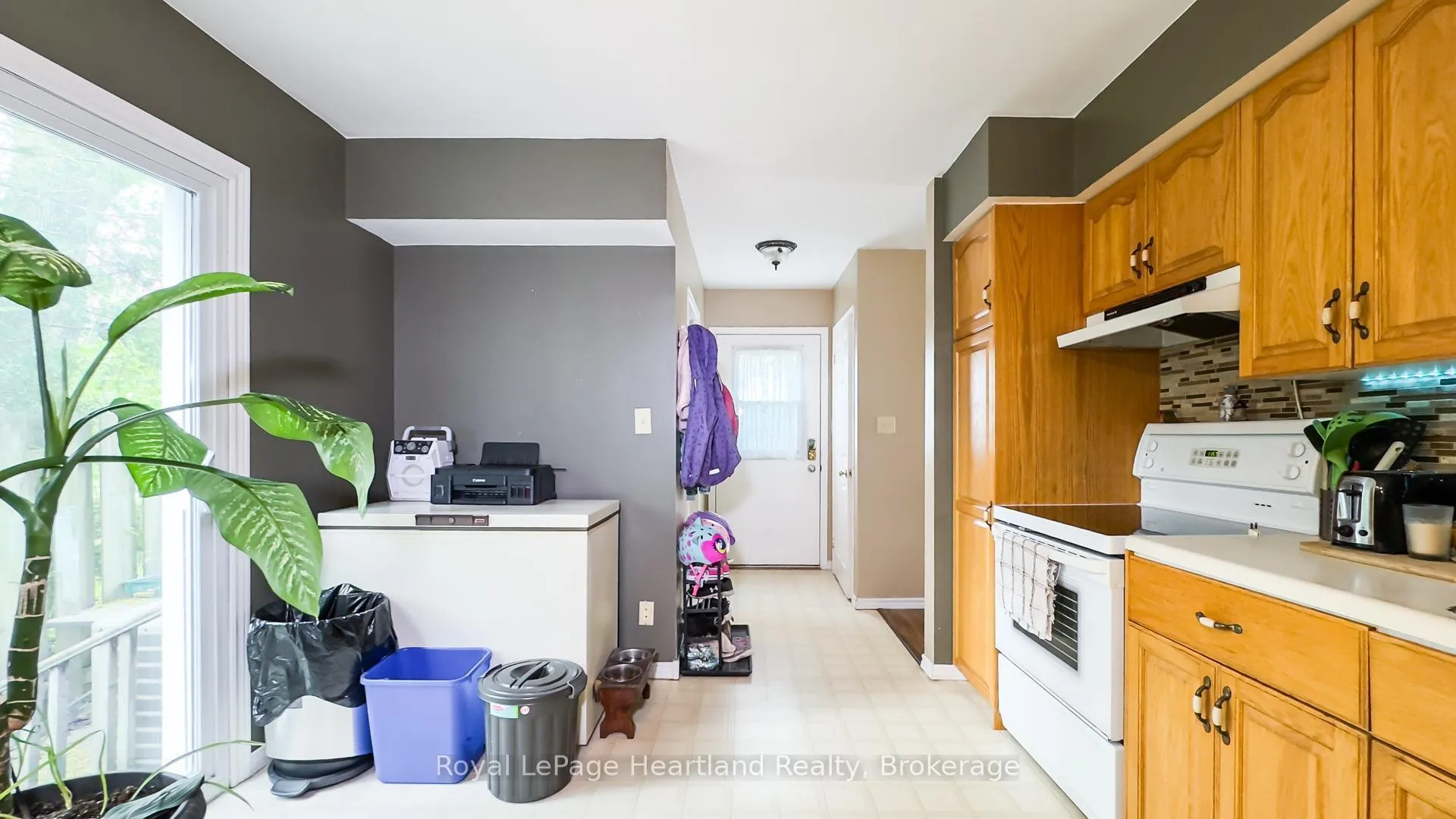 Photo 16 of 49 Wellington Street W, South Huron, Exeter — HOMEH