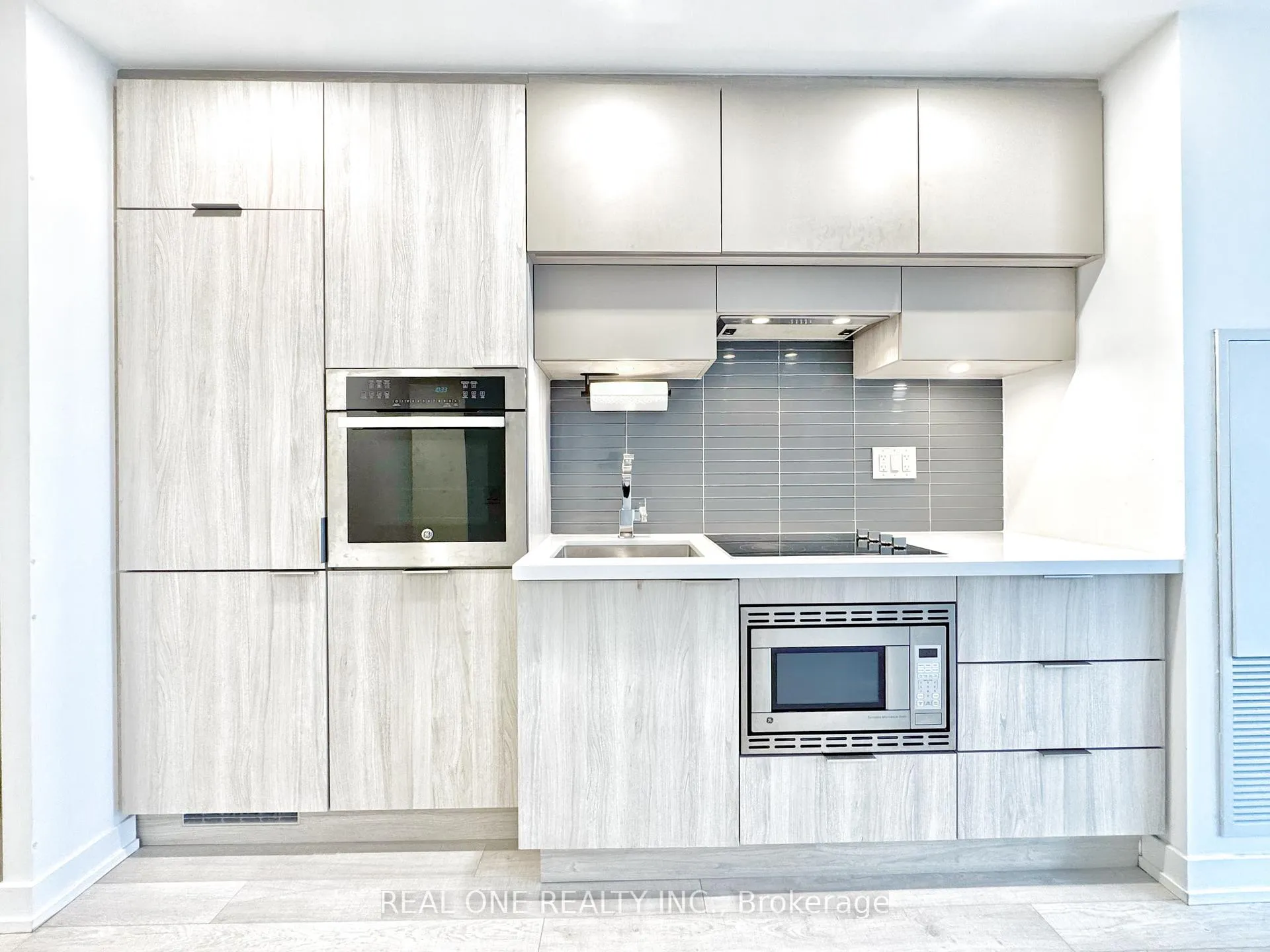 Photo 3 of Unit 1901, 39 Roehampton Avenue, Toronto, Mount Pleasant West — HOMEH