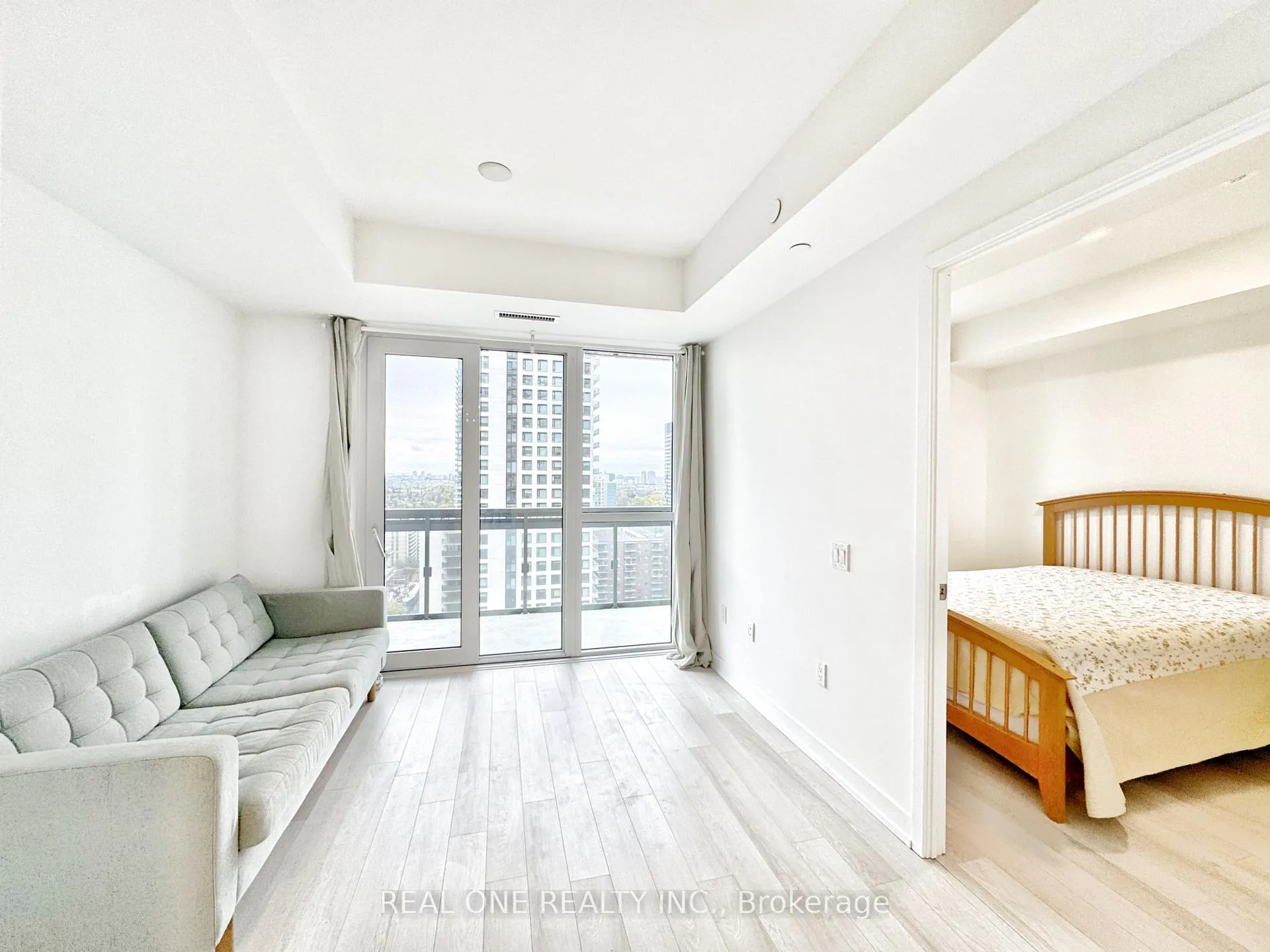 Photo 4 of Unit 1901, 39 Roehampton Avenue, Toronto, Mount Pleasant West — HOMEH