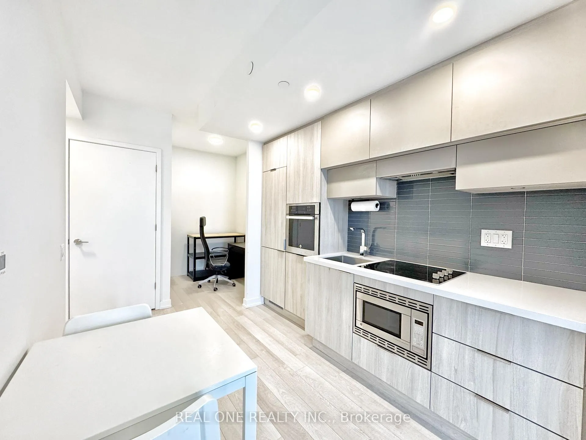 Photo 5 of Unit 1901, 39 Roehampton Avenue, Toronto, Mount Pleasant West — HOMEH