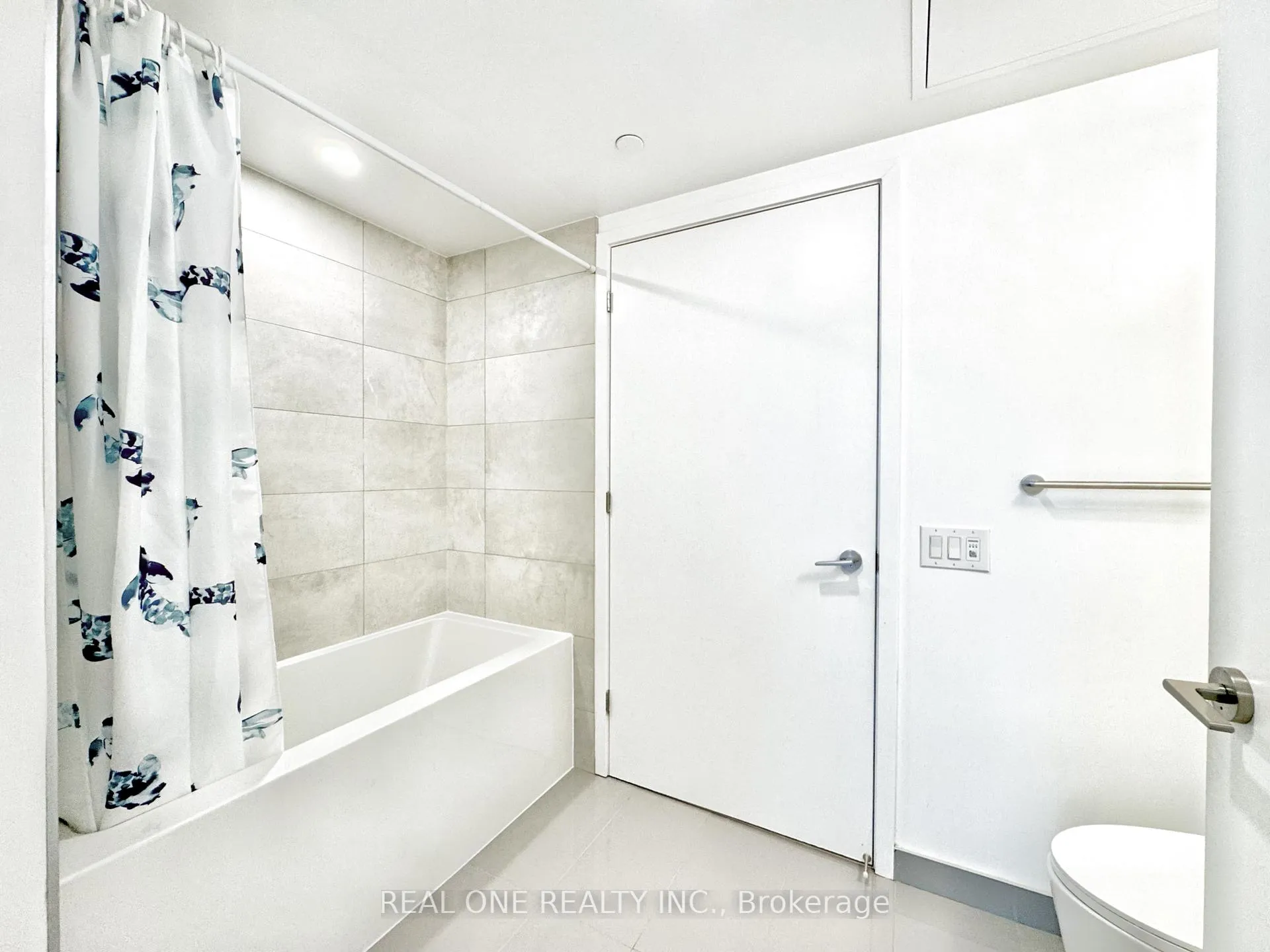 Photo 9 of Unit 1901, 39 Roehampton Avenue, Toronto, Mount Pleasant West — HOMEH