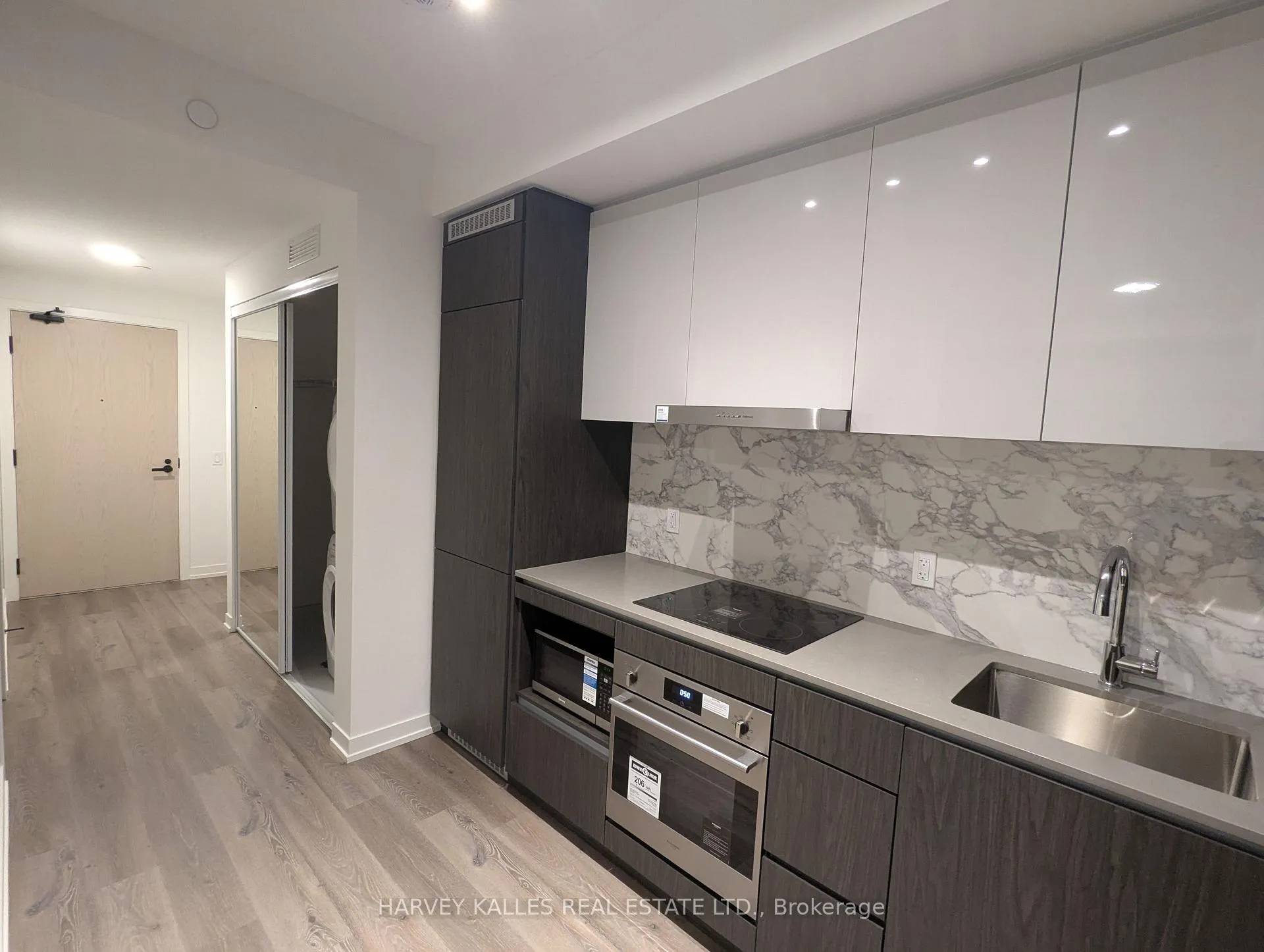 Photo 1 of Unit 507, 28 Interchange Way, Vaughan, Vaughan Corporate Centre — HOMEH