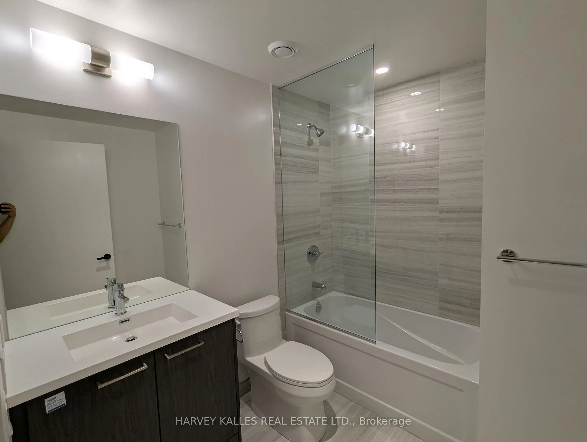 Photo 5 of Unit 507, 28 Interchange Way, Vaughan, Vaughan Corporate Centre — HOMEH