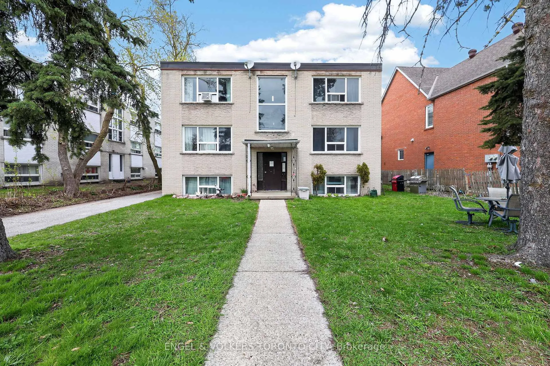 Photo 2 of 151 Cumberland Street, Barrie, Allandale — HOMEH