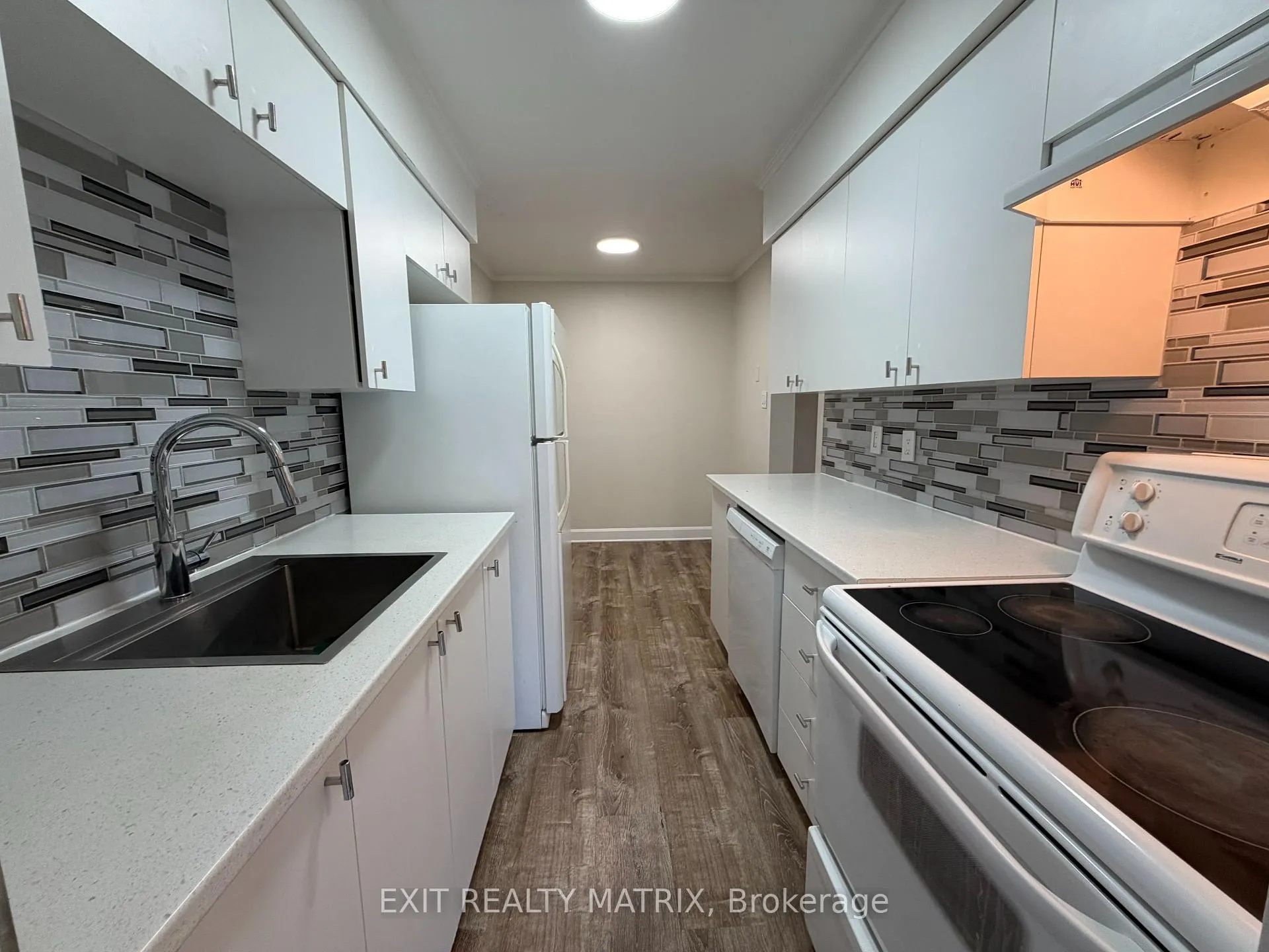 Photo 3 of 102 Bujold Court, Ottawa, Kanata - Katimavik — HOMEH