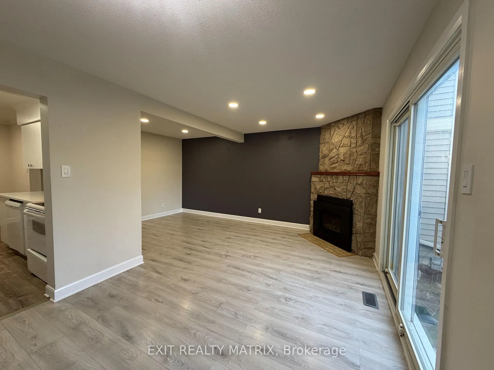 Photo 5 of 102 Bujold Court, Ottawa, Kanata - Katimavik — HOMEH